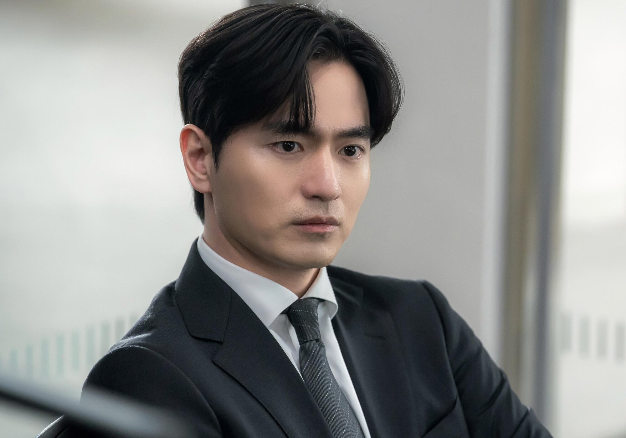 Lee Jin-wook salta de 'El juego del calamar' a 'El sinuoso camino del derecho'