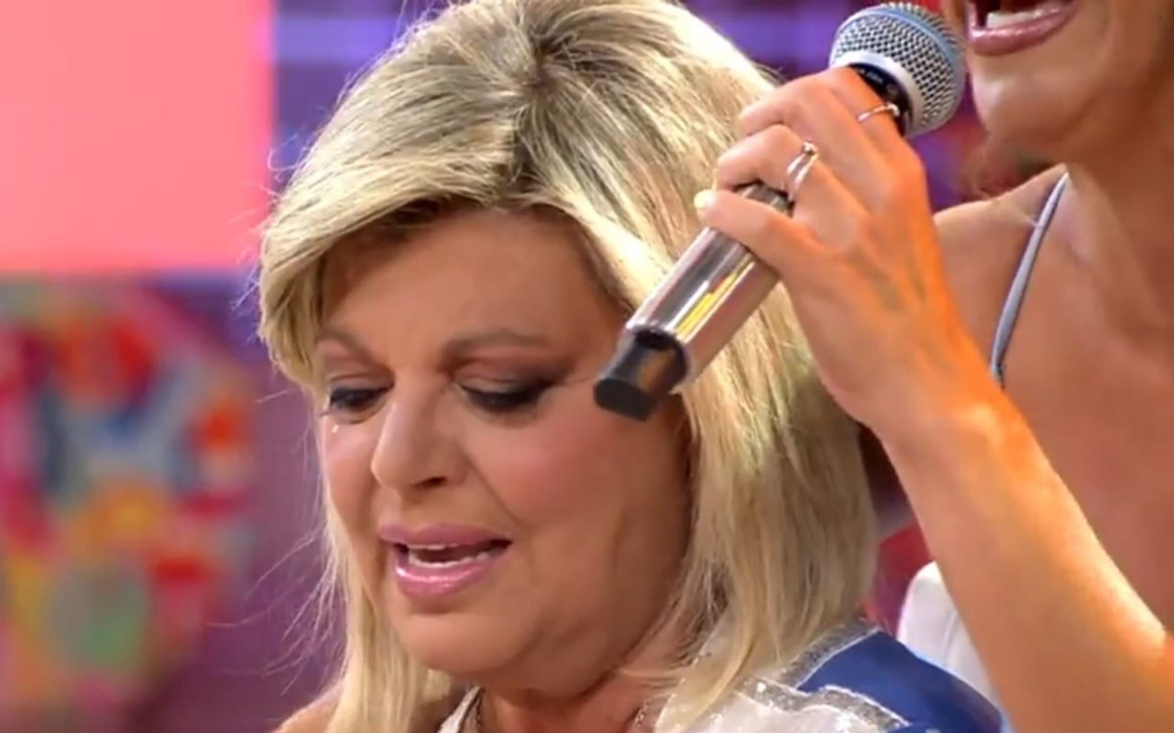 Terelu Campos no puede evitar recordar a su madre Maria Teresa Campos mientras presenta su sección 'Aires de fiesta'