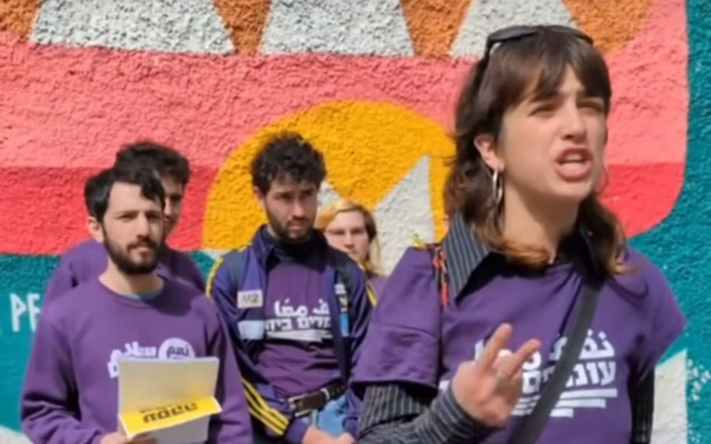 Los activistas salieron en directo durante la emisión de 'Gran Hermano' en el canal Reshet 13