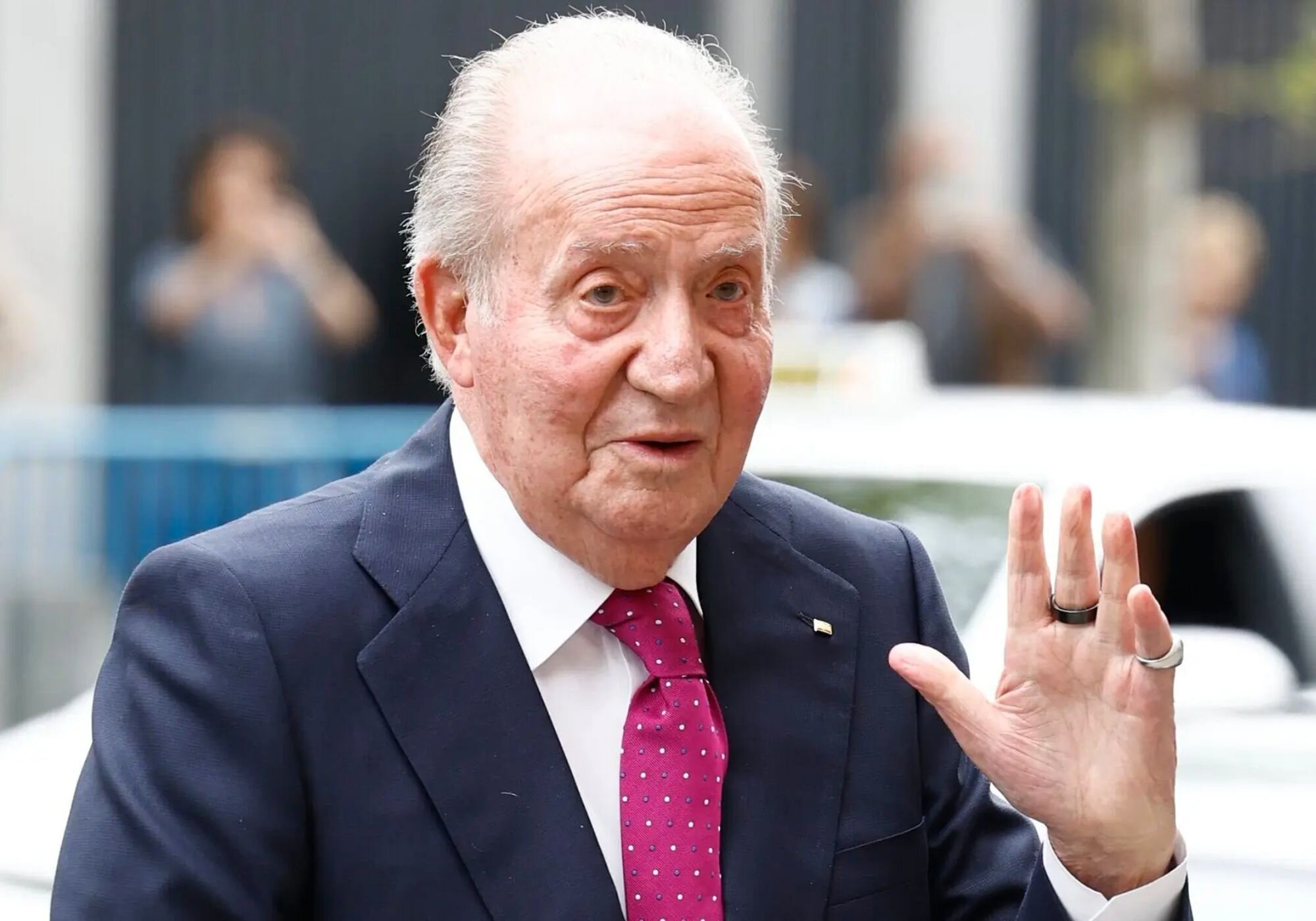 El Rey Juan Carlos, saludando a los fotógrafos