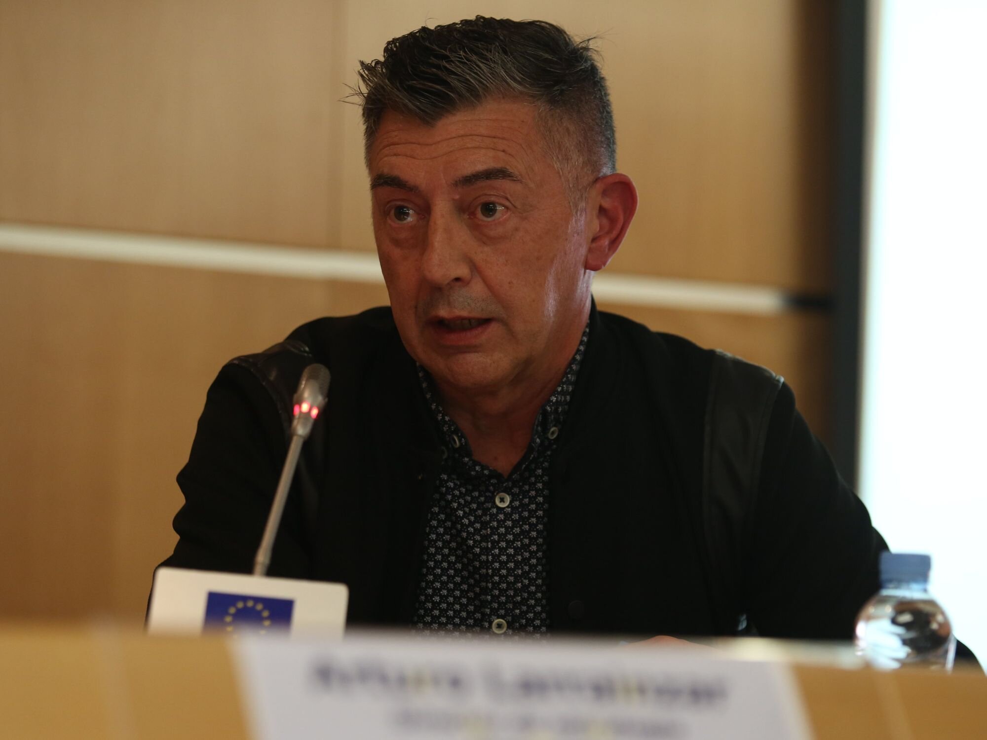 Ricardo Medina durante una conferencia de la Academia de Televisión