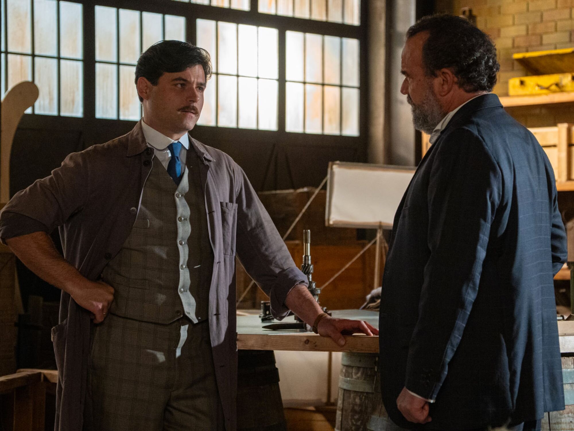 Arturo Sánchez García interpretando a Manuel en una disputa con Alonso en &#39;La promesa&#39;