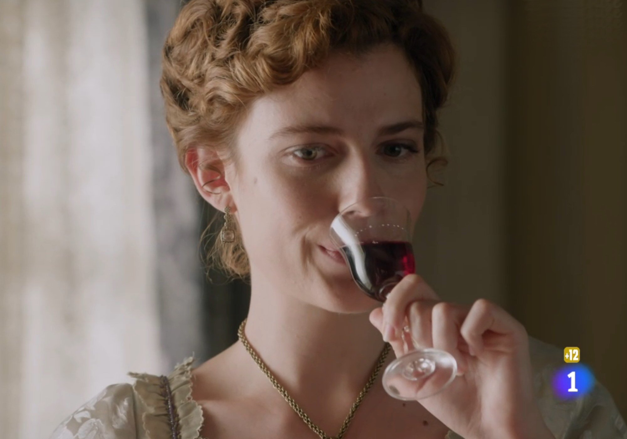 Adriana, en el brindis de 'Valle Salvaje' cn el que concluye la segunda temporada