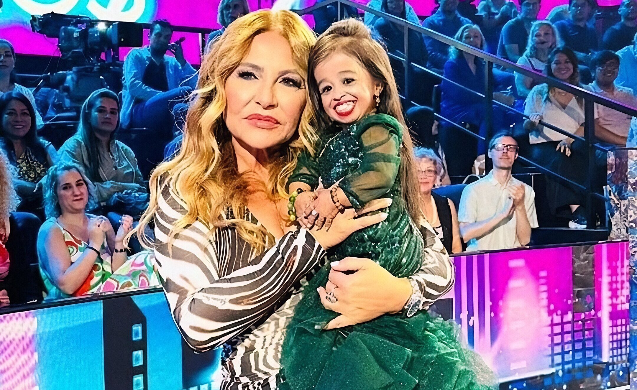 Cristina Tárrega (izquierda) amenizó las noches veraniegas de Telecinco durante dos veranos