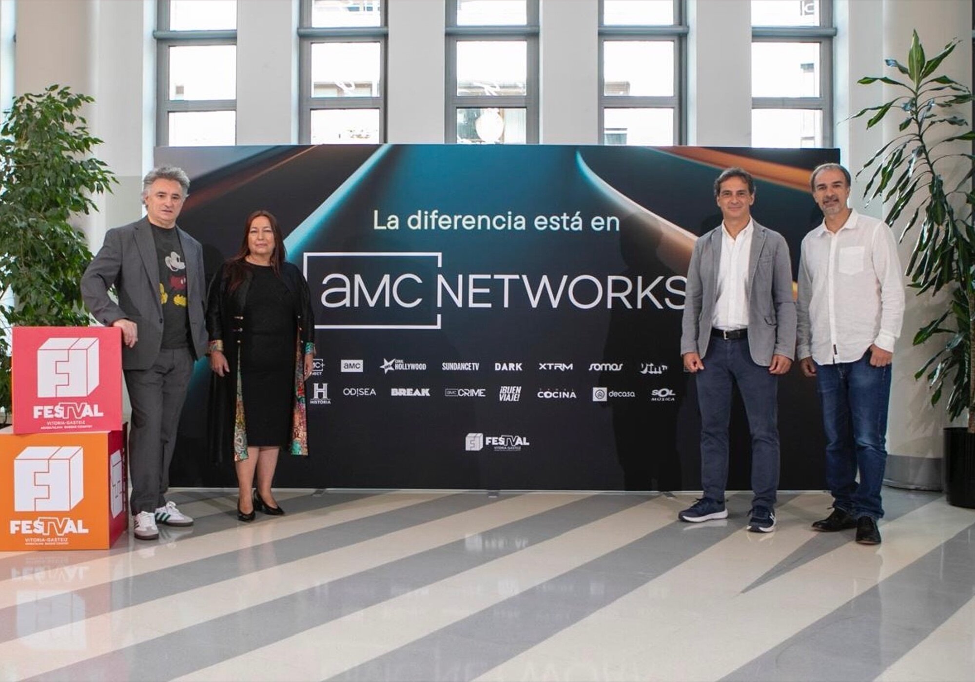 El director del FesTVal junto al equipo directivo asistente de AMC Networks