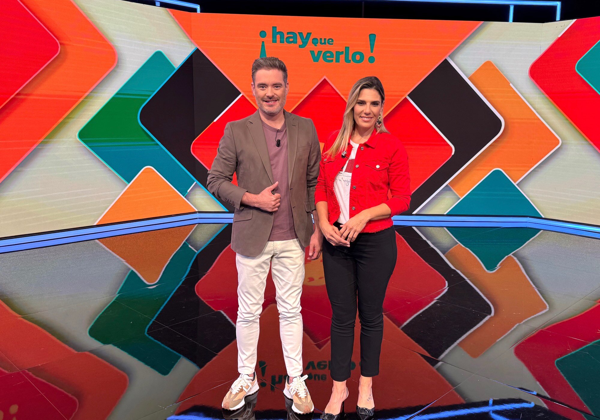 Javi López y Laura Afonso presentan el magacín &#39;Hay que verlo&#39; en la TV Canaria