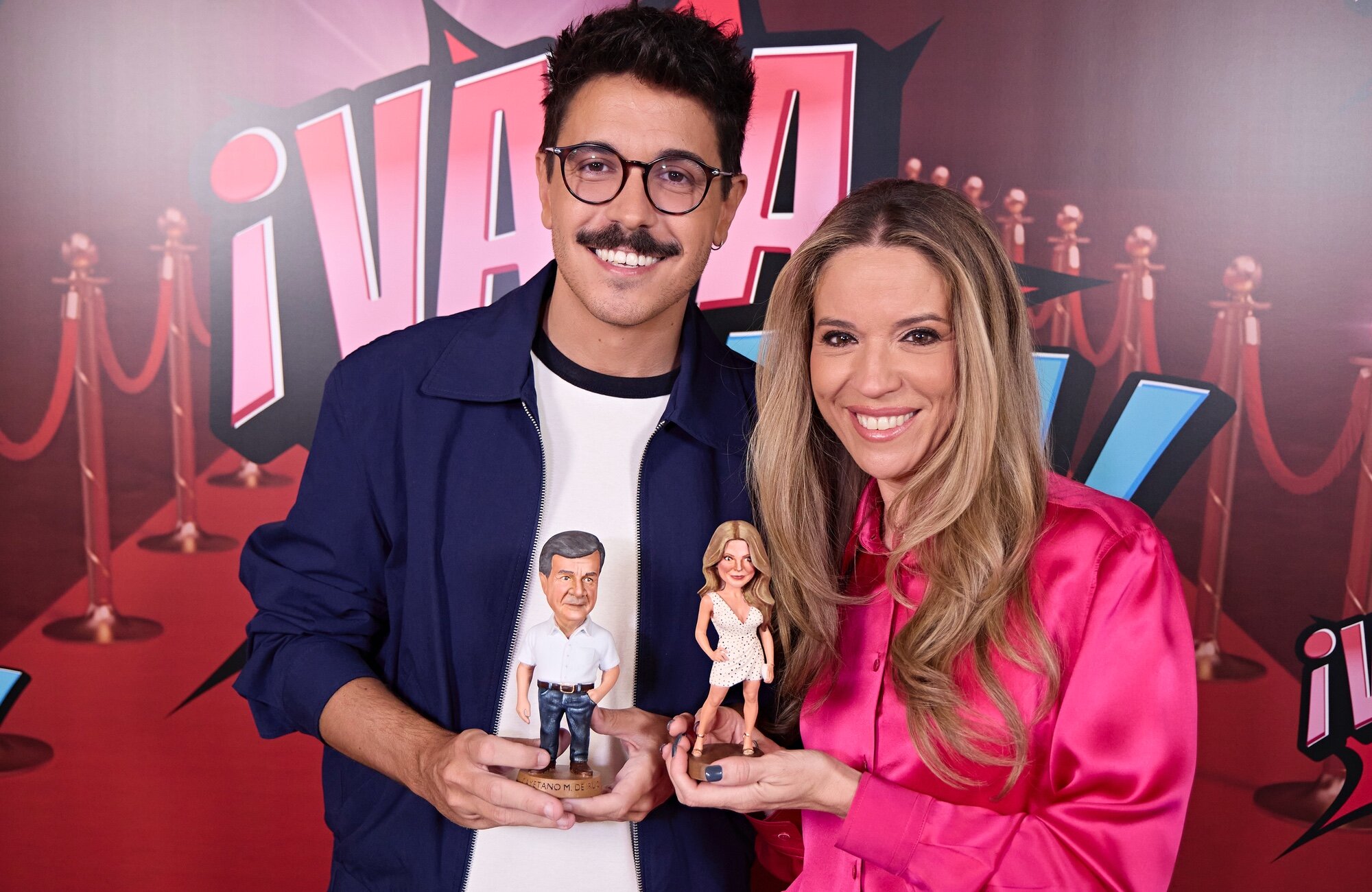 Cristina Lasvignes y Fran Ramírez posan en la rueda de prensa de &#39;¡Vaya fama!&#39; junto a &quot;Los famosetes&quot;