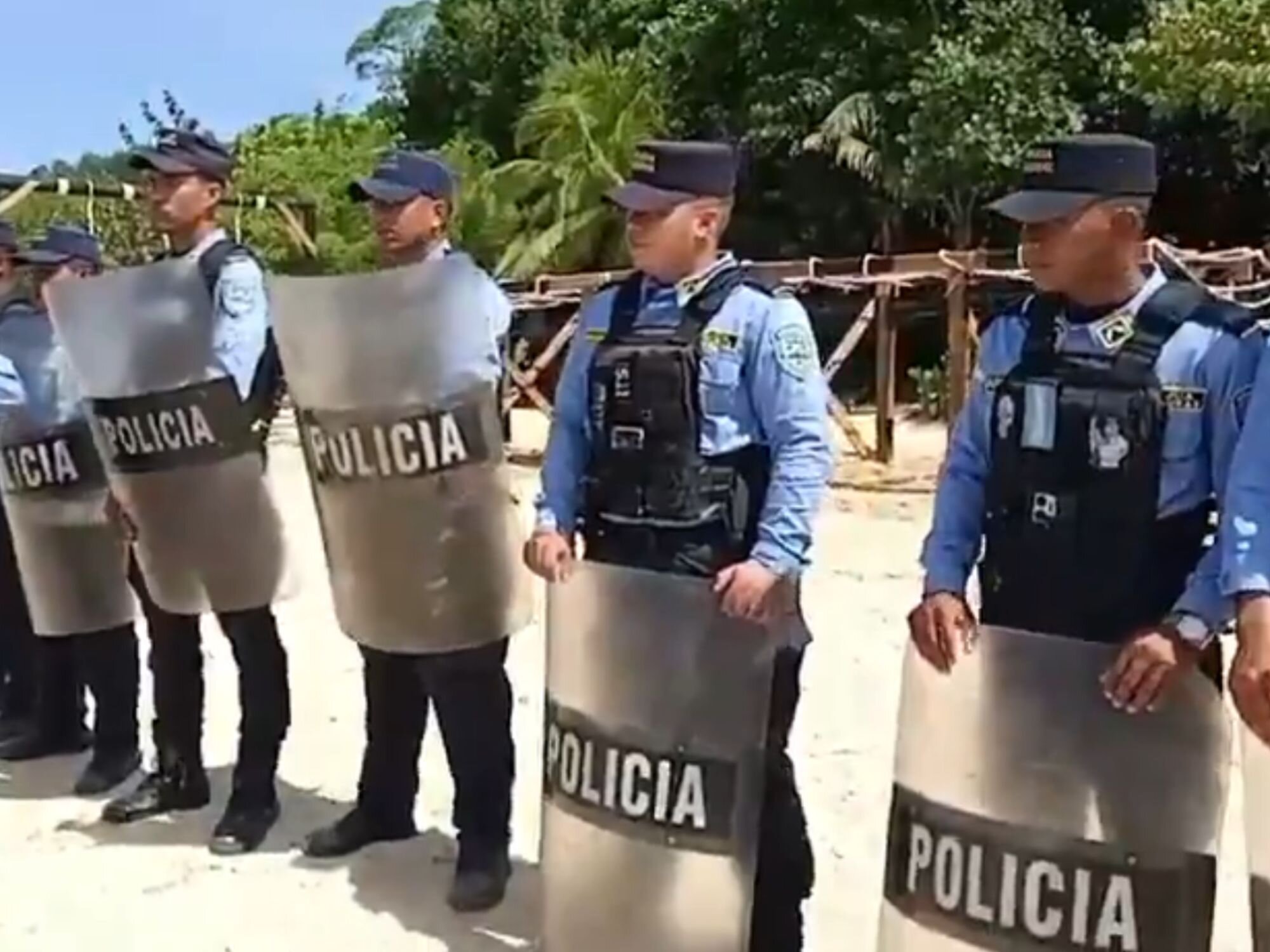 La policía hondureña en los Cayos Cochinos