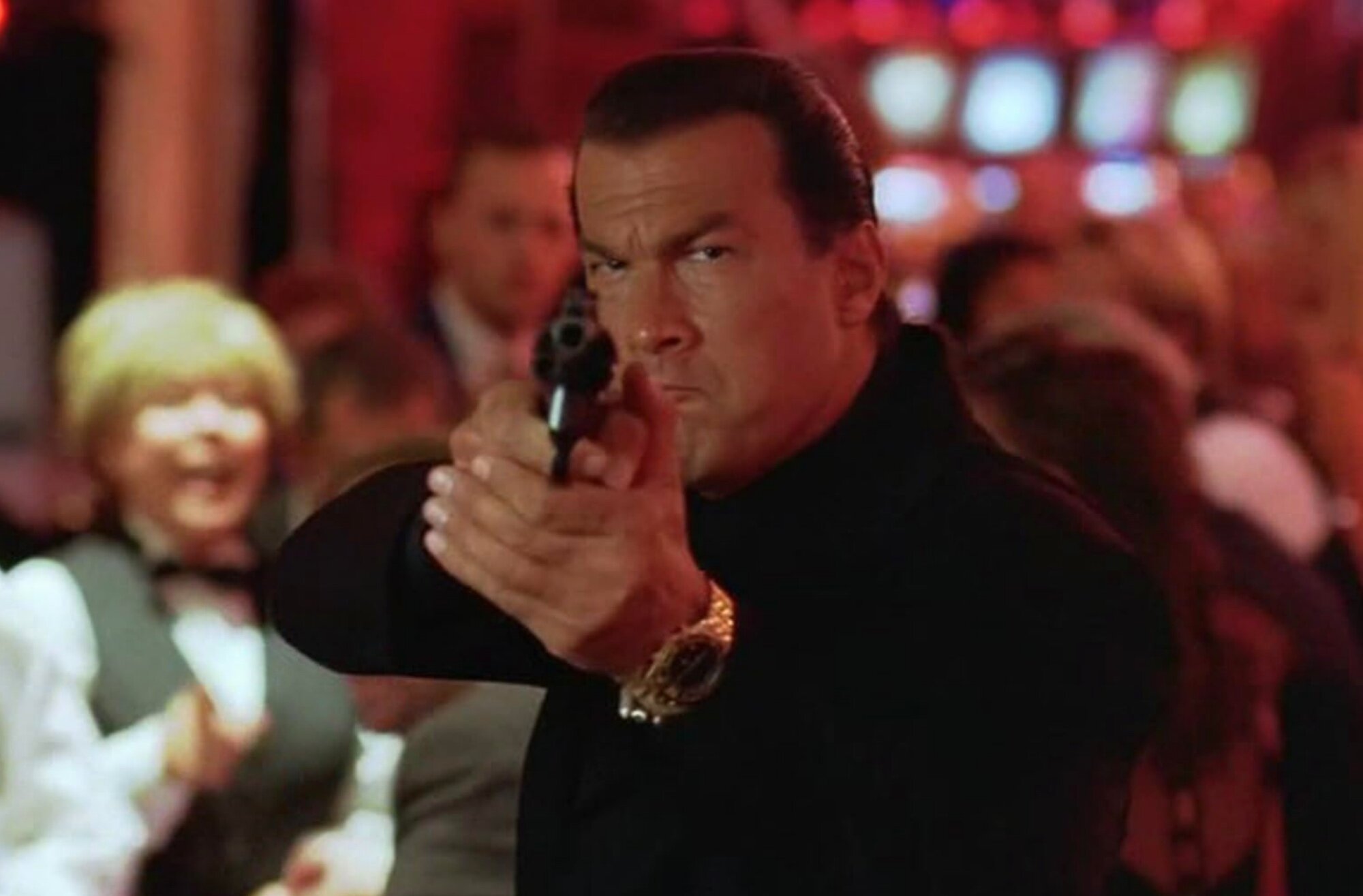 Steven Seagal protagoniza la película &#39;En tierra peligrosa 2&#39;, que lidera en Trece