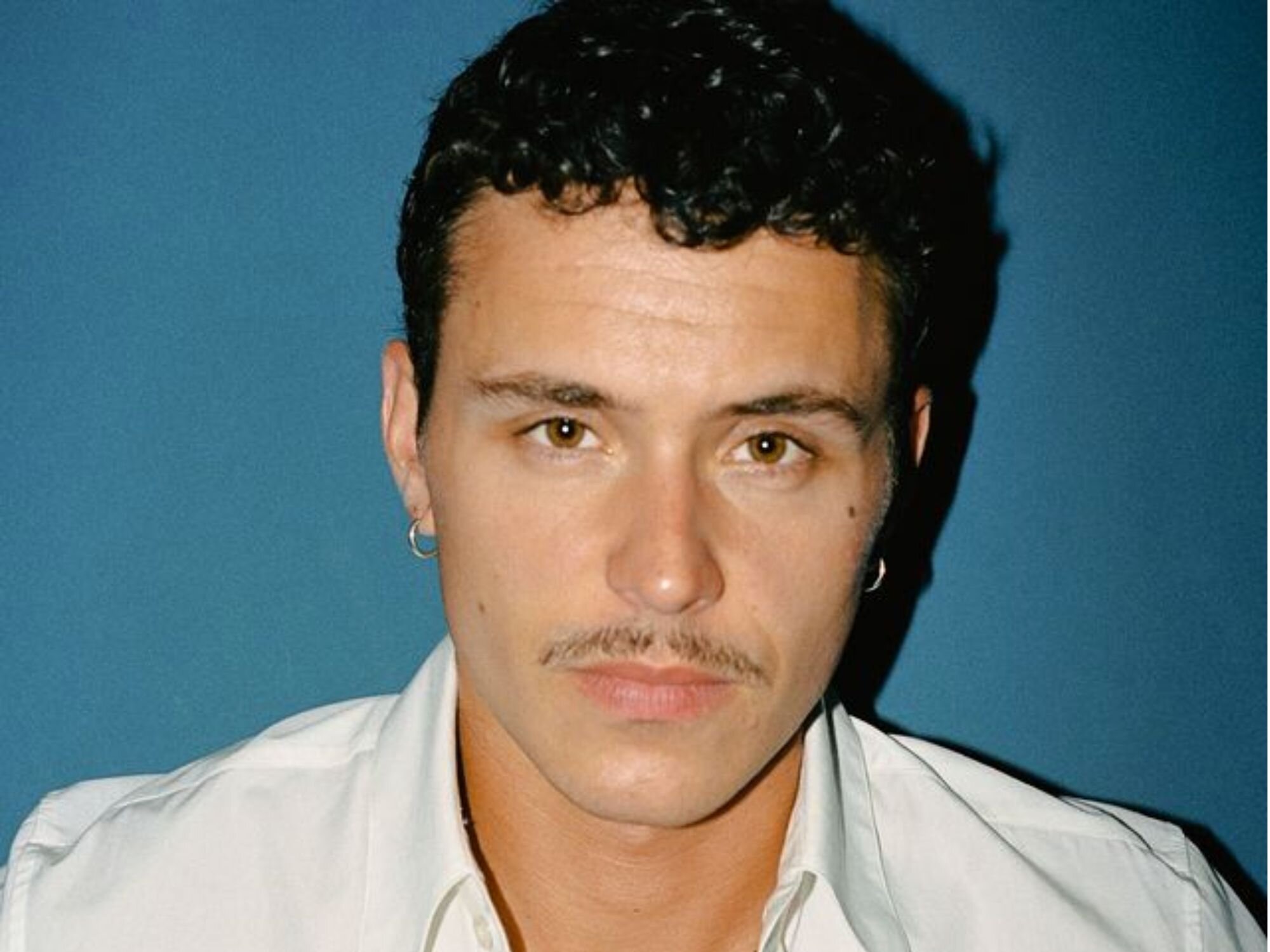 Arón Piper posando para GQ