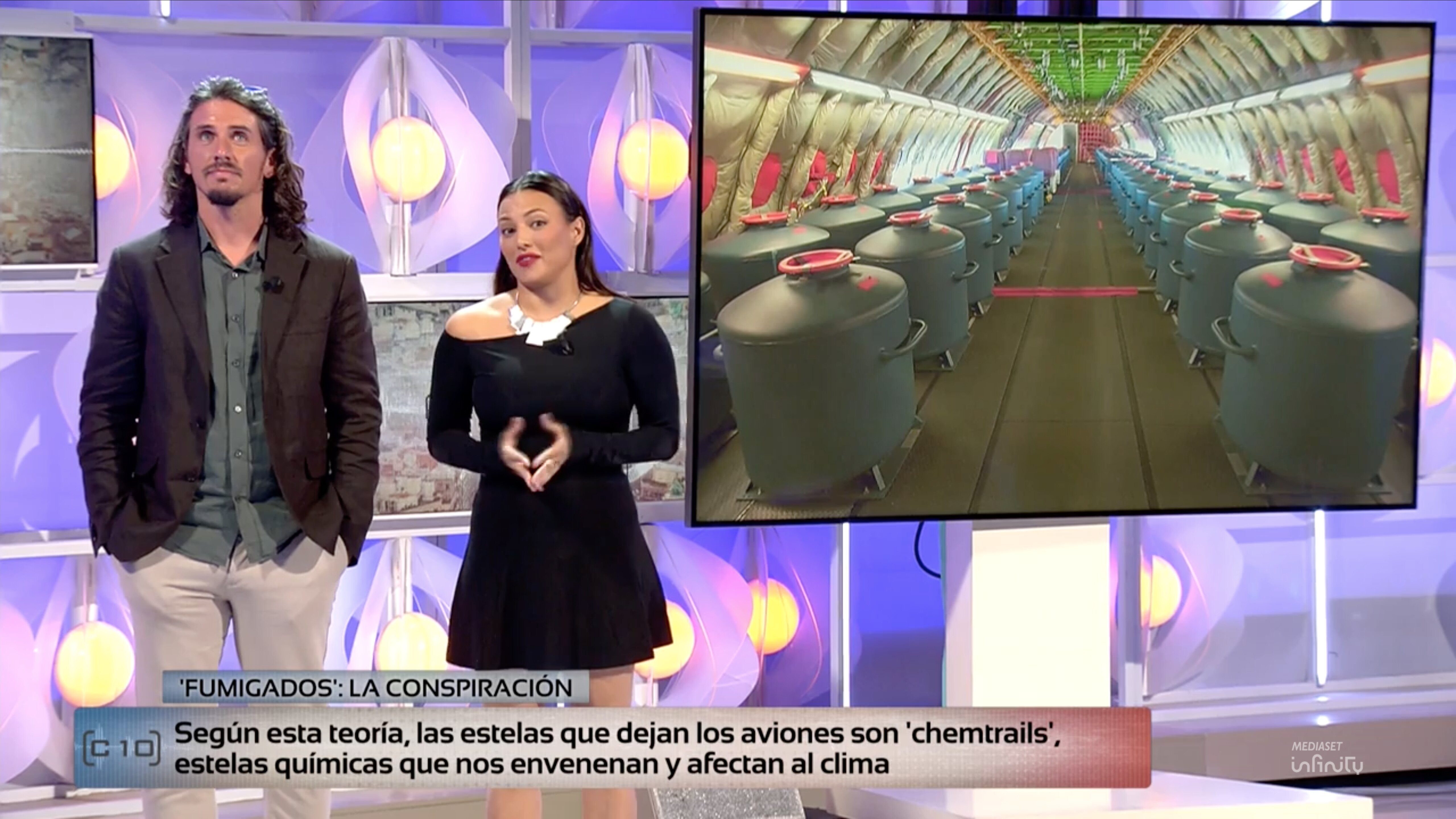 Elisa Mouliaá y Javier Poves defendieron que los aviones nos fumigan en 'Código 10'