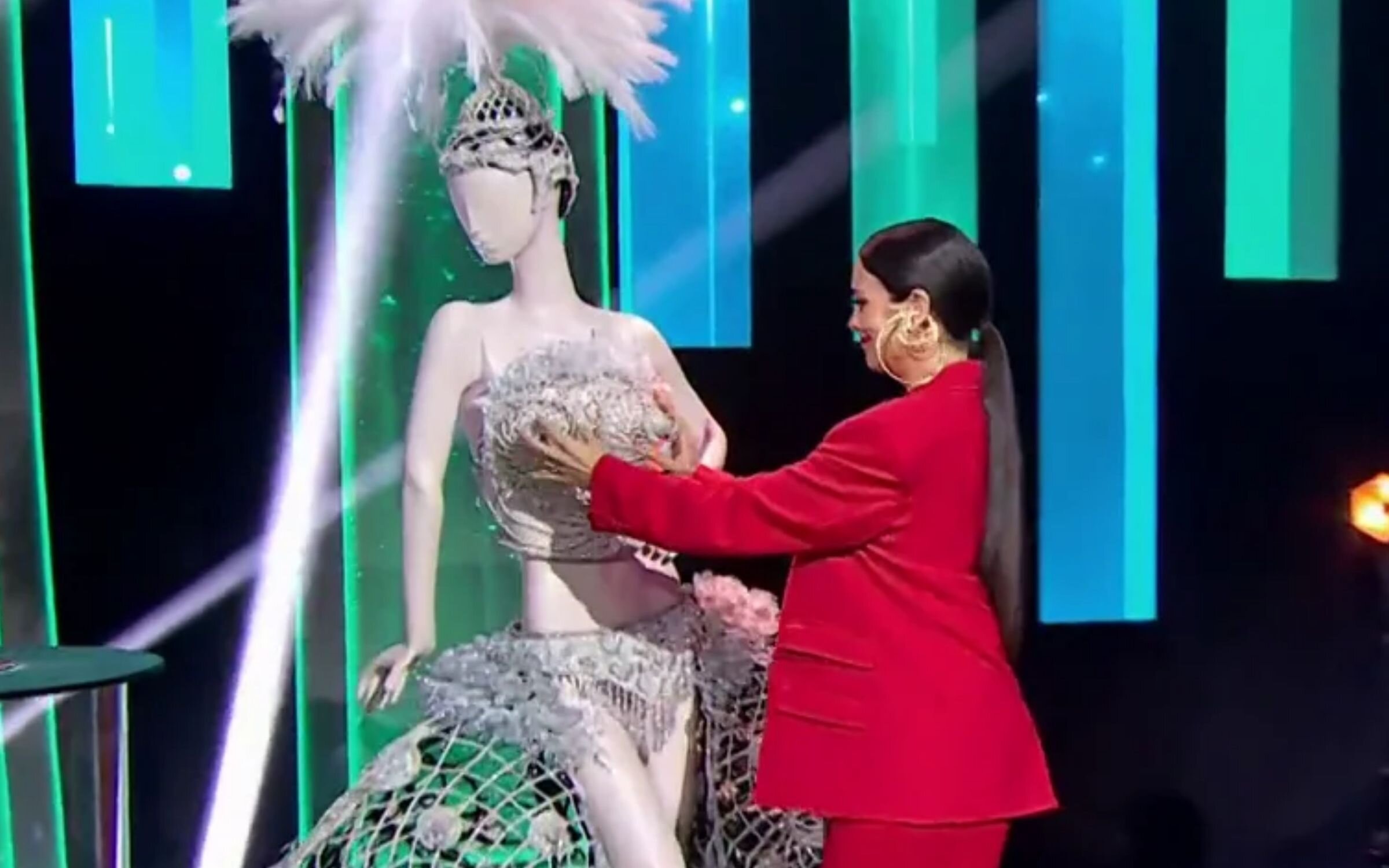 Cristina Pedroche en el programa &#39;Tesoro o cacharro&#39; de Iñaki López