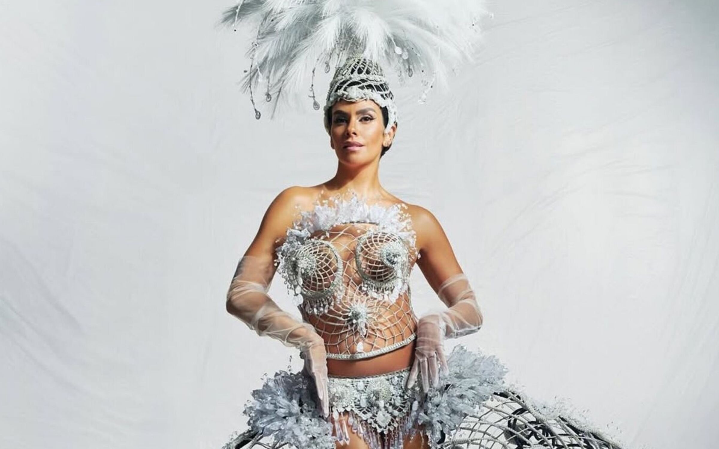 Cristina Pedroche luce su vestido de las Campanadas 2024/2025