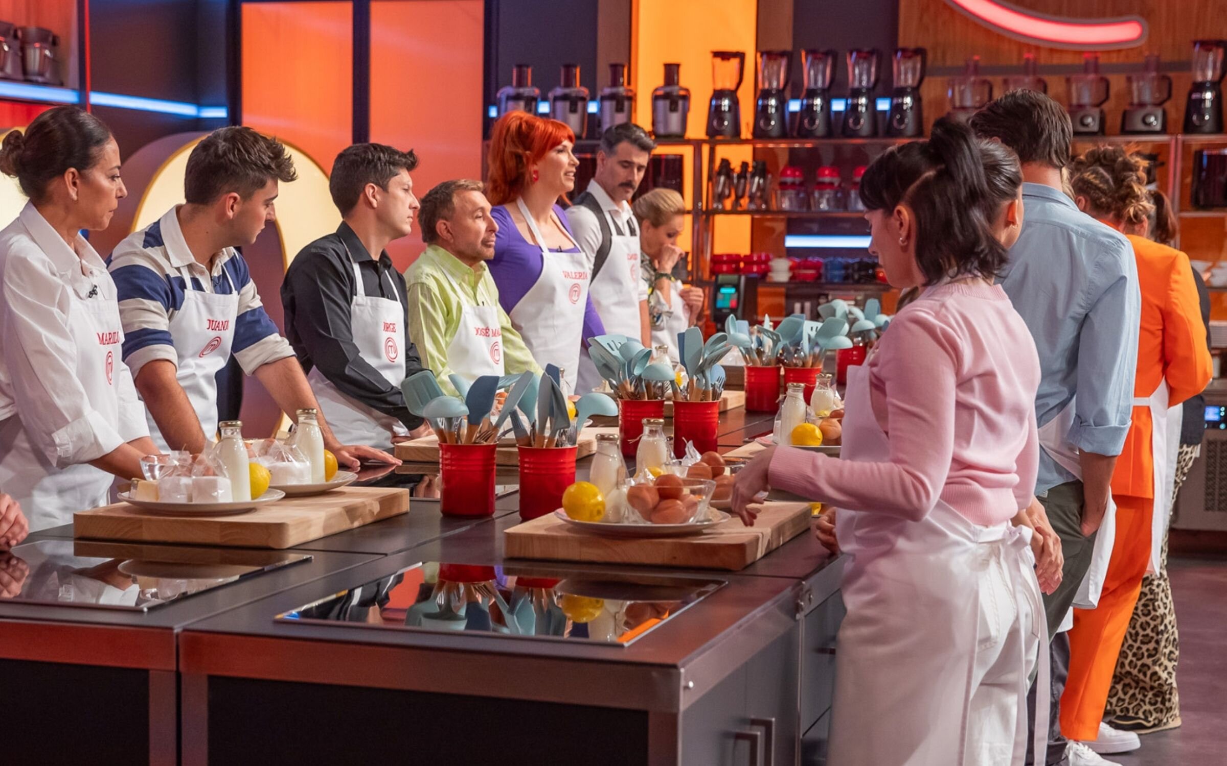 Los concursantes de &#39;MasterChef Celebrity 10&#39; en una prueba 