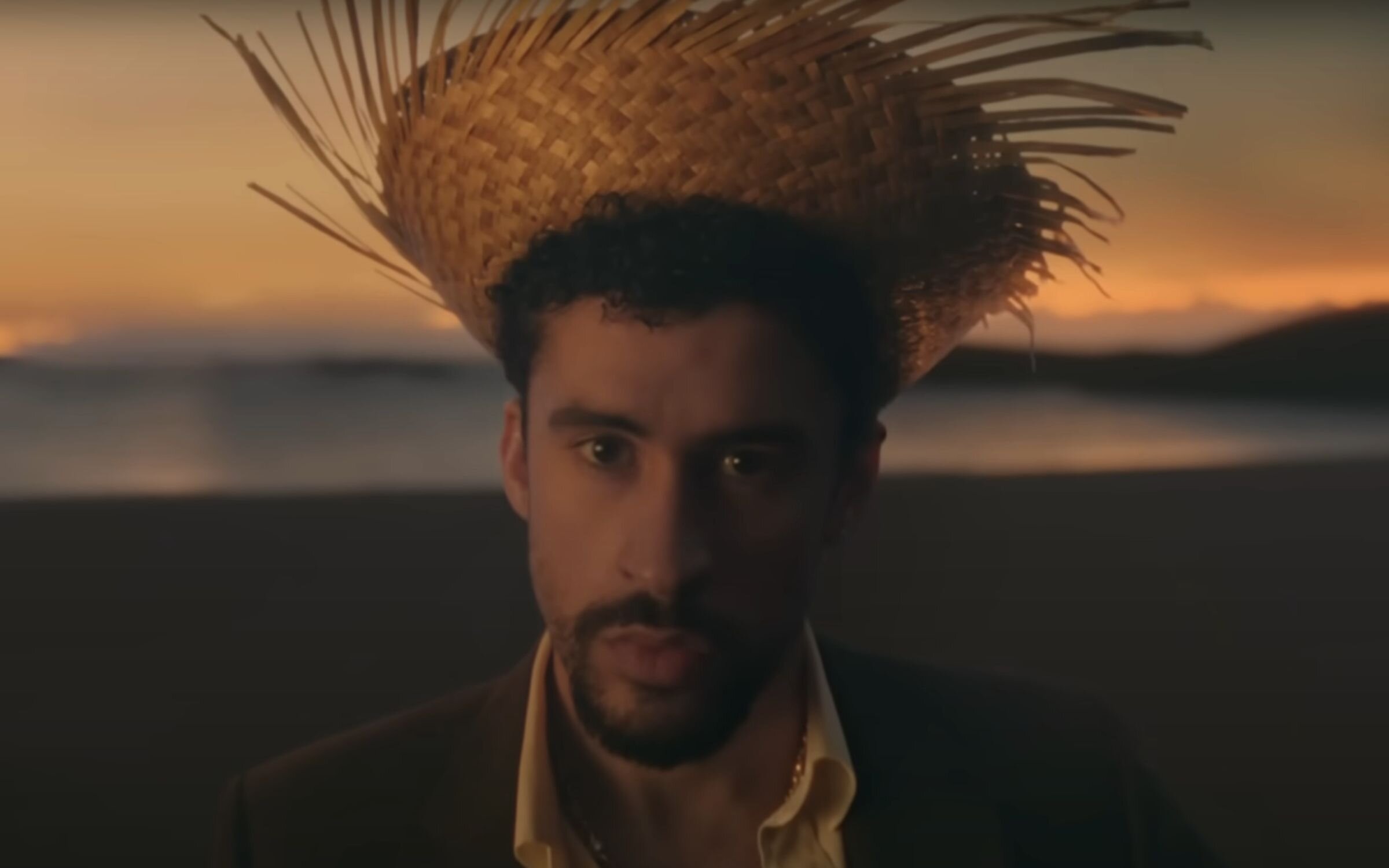 Bad Bunny anuncia que será el artista elegido para actuar en la Super Bowl 2026