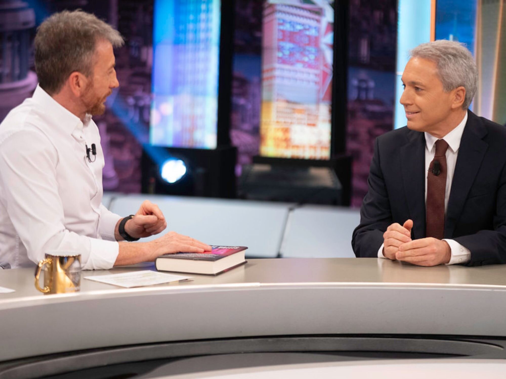 Pablo Motos y Vicente Vallés en 'El hormiguero'