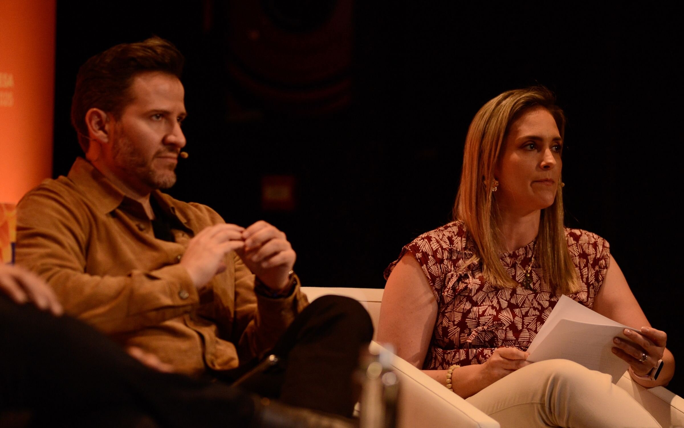 Guillermo Saldaña junto a la moderadora Rose Peral en Iberseries & Platino Industria