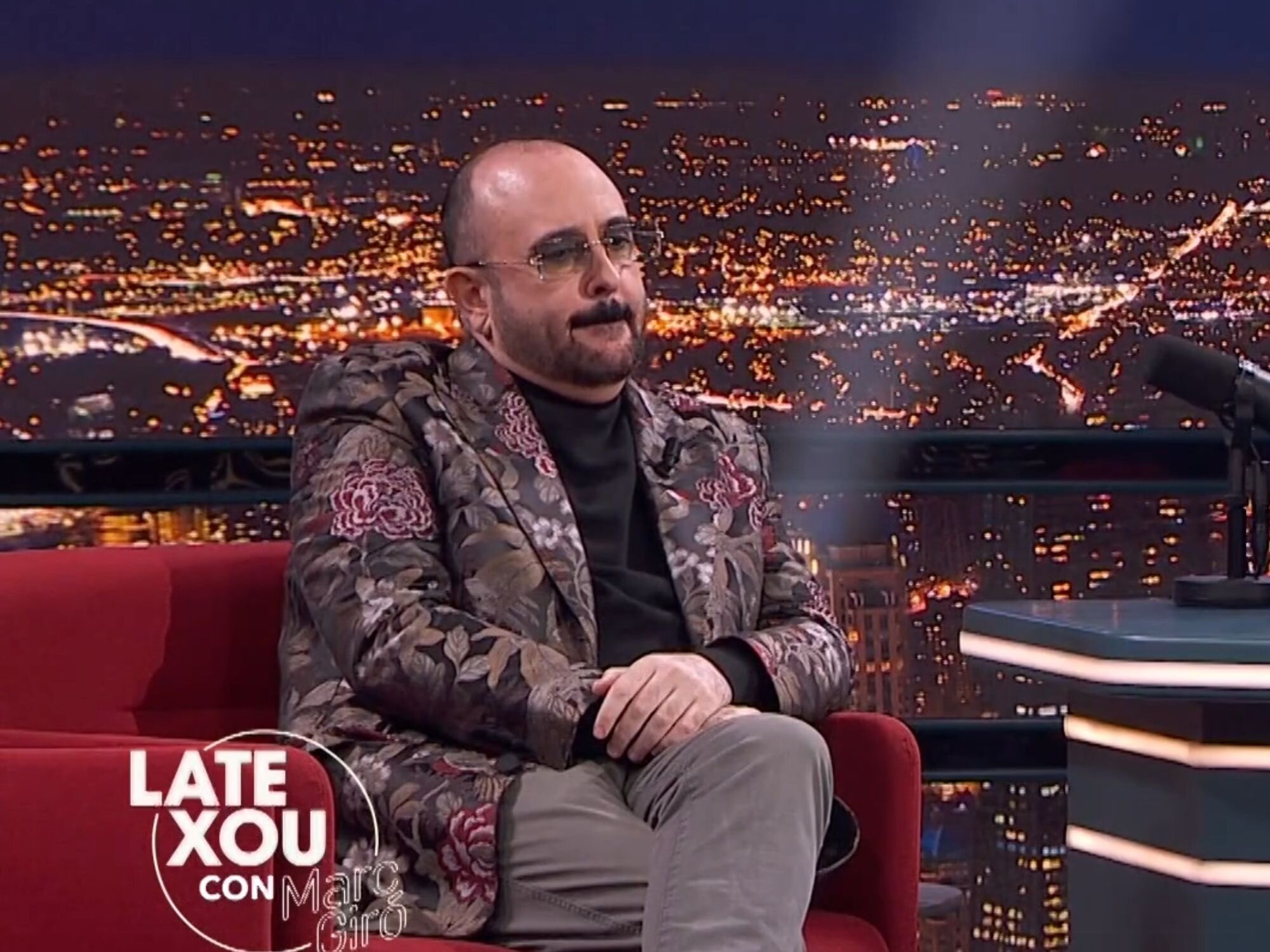 Carlos Areces en &#39;Late Xou&#39; hablando sobre viajar en tren
