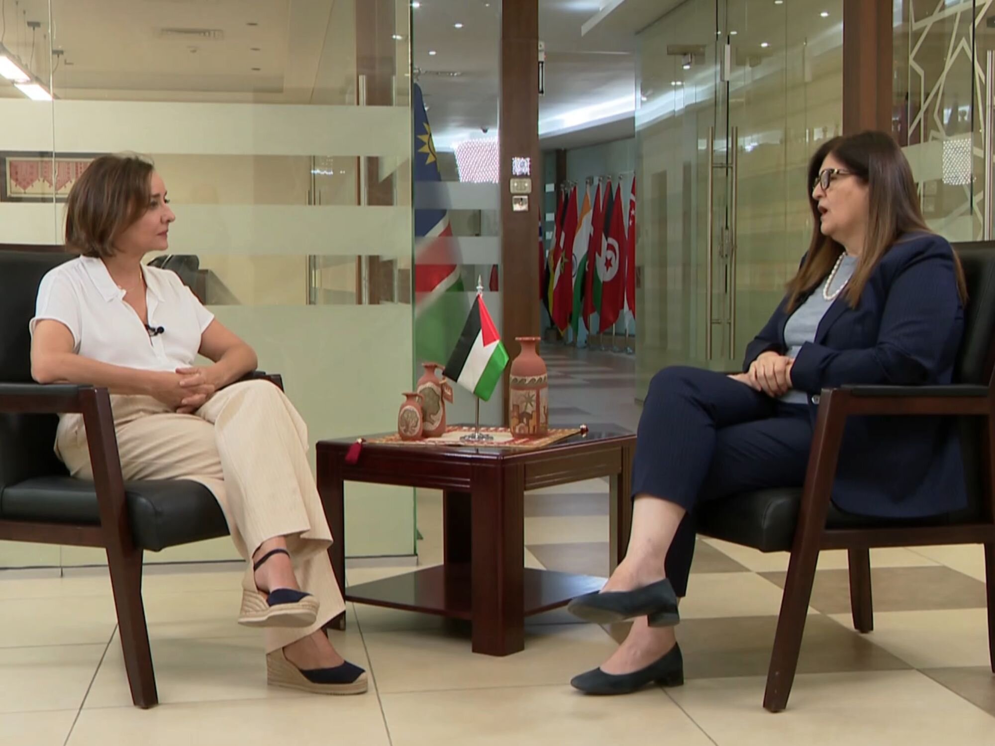 Pepa Bueno junto a la Ministra de Exteriores de Palestina