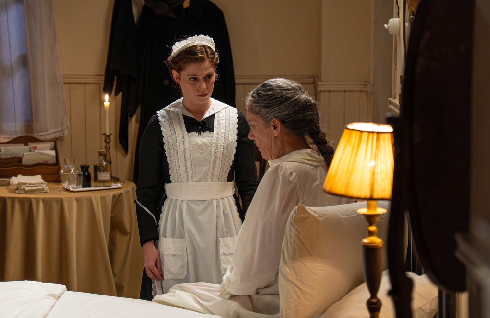 María Fernández cuida de Petra en 'La promesa'