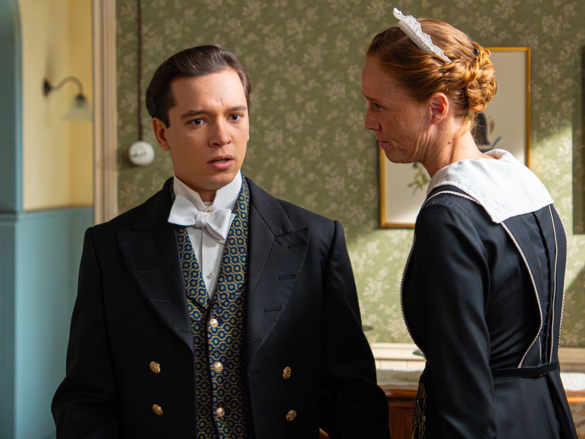 Pía enfrentándose a Santos en el episodio 693 de 'La promesa'