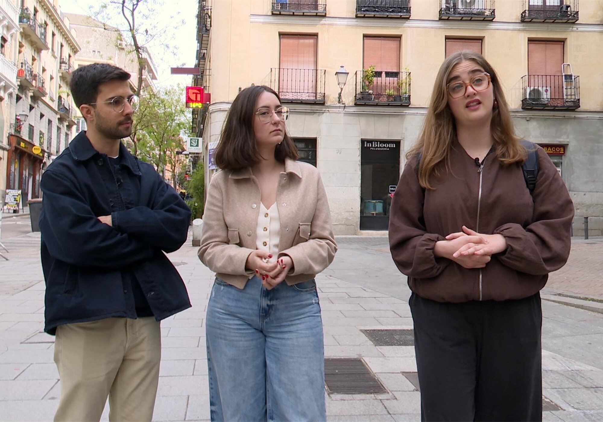 Tres de los participantes en el regreso de 'Callejeros' hablando sobe la vivienda