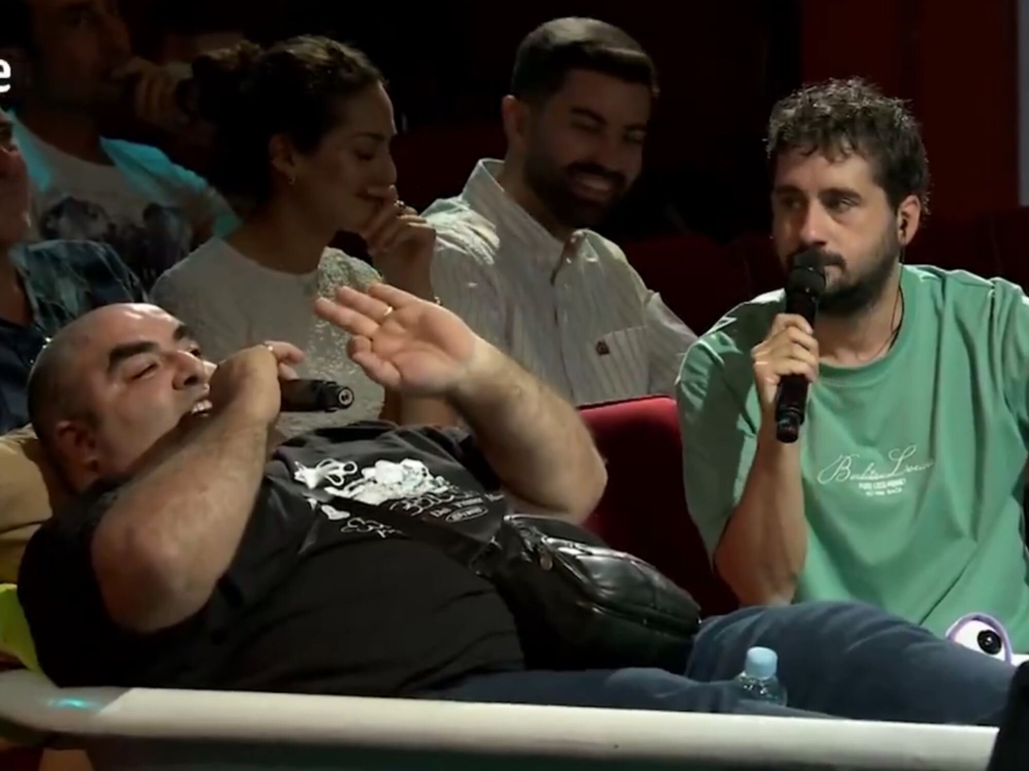 Custodio Pérez en la bañera del público de 'La revuelta'