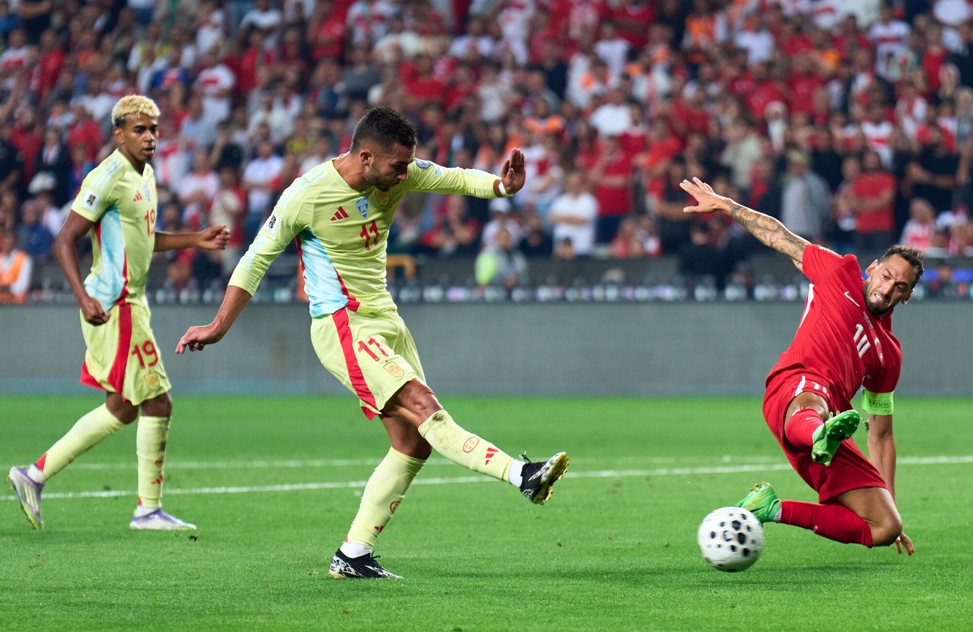 Partido de fútbol entre Turquía y España