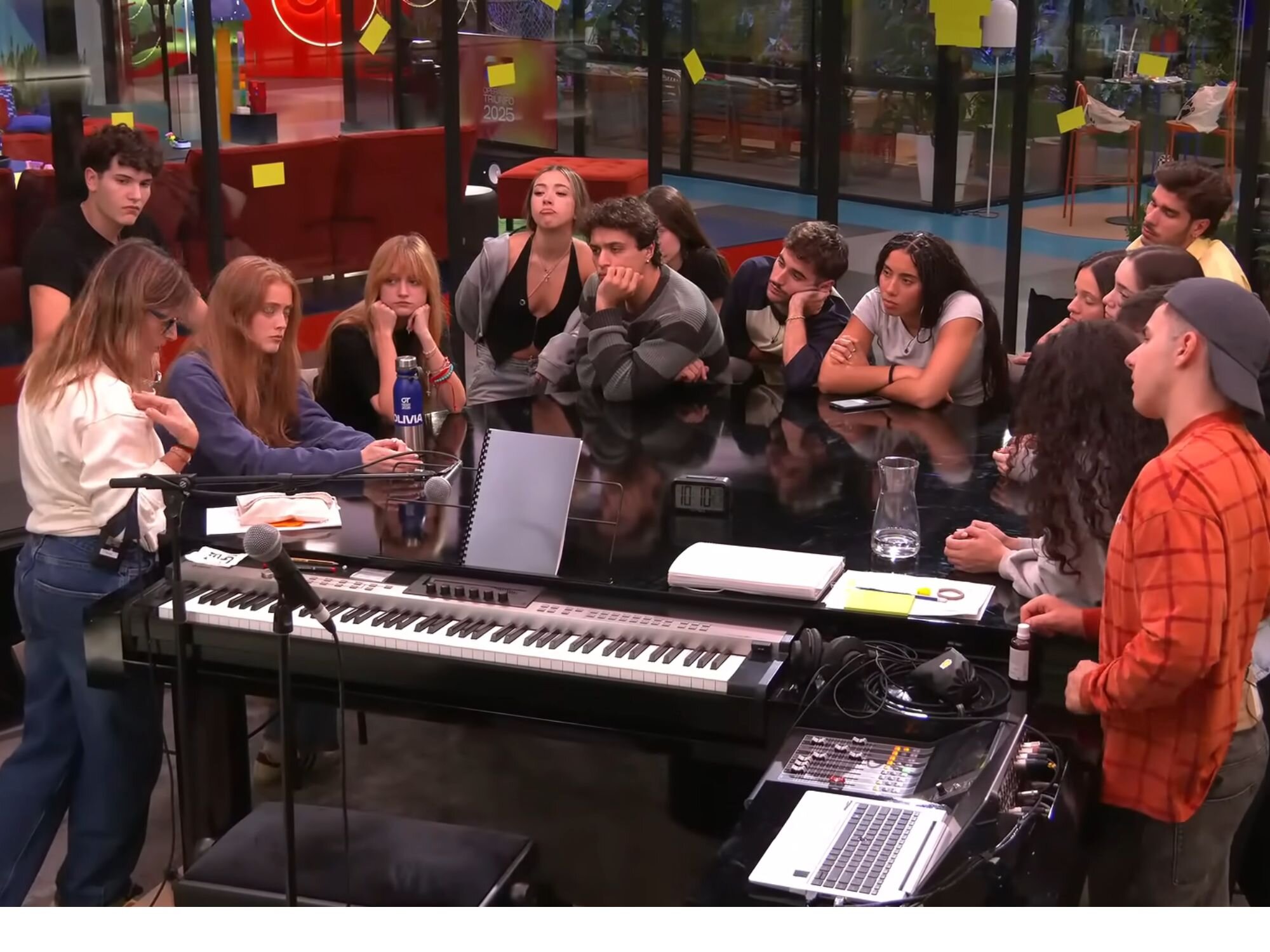 Noemí Galera dando una charla a los concursantes de 'OT 2025'