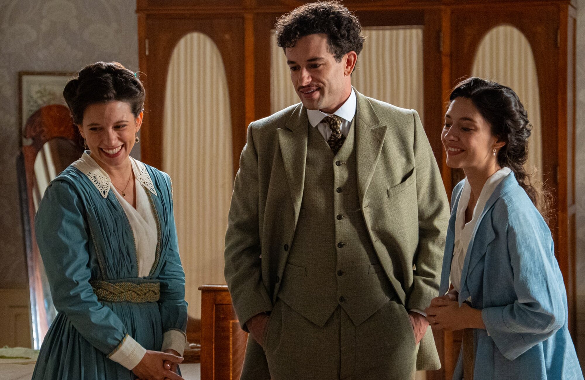 Martina junto a Beltrán y Ángela en 'La promesa'