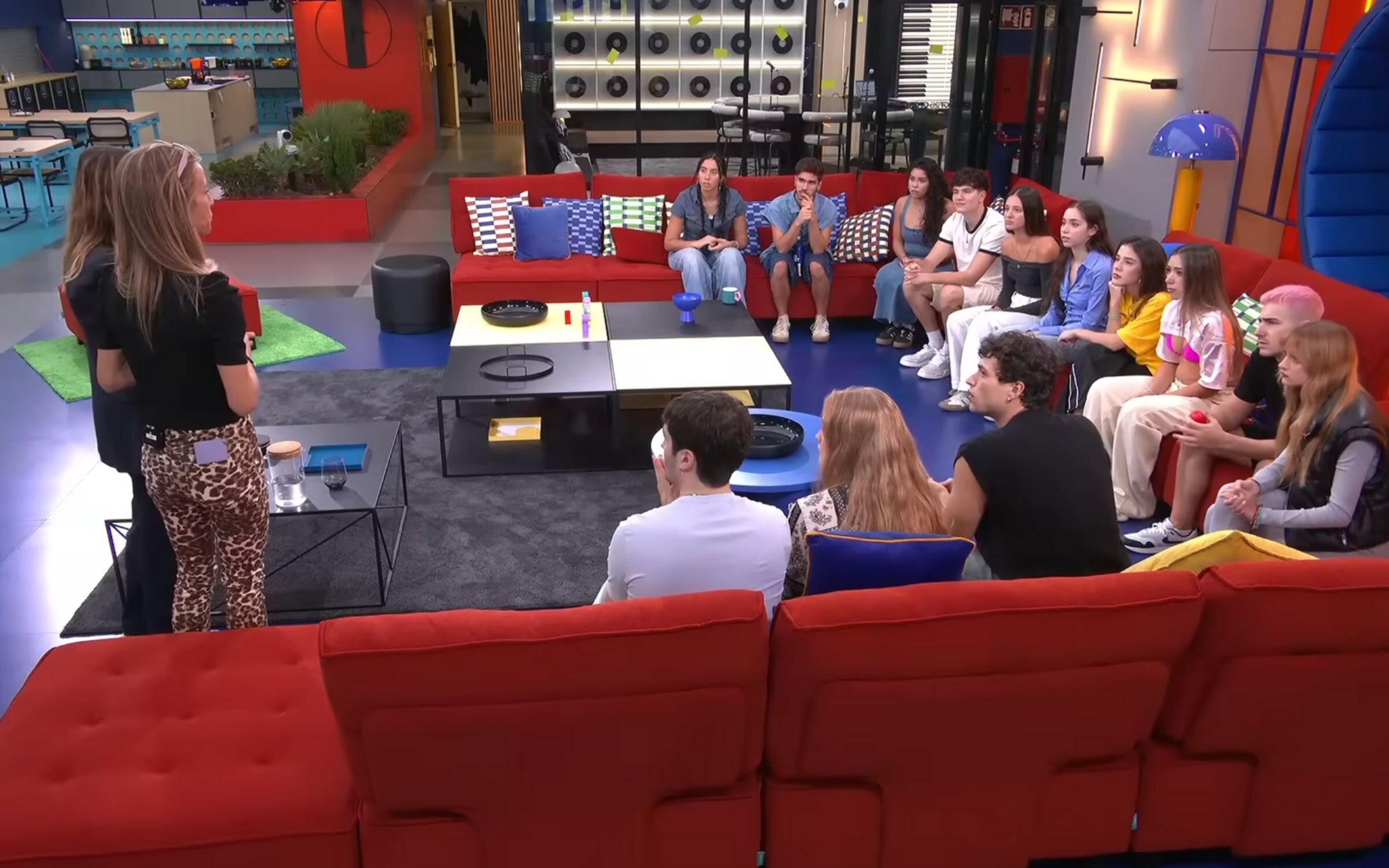 Todos los concursantes de 'OT 2025' junto a Noemí Galera y Nerea Valenzuela