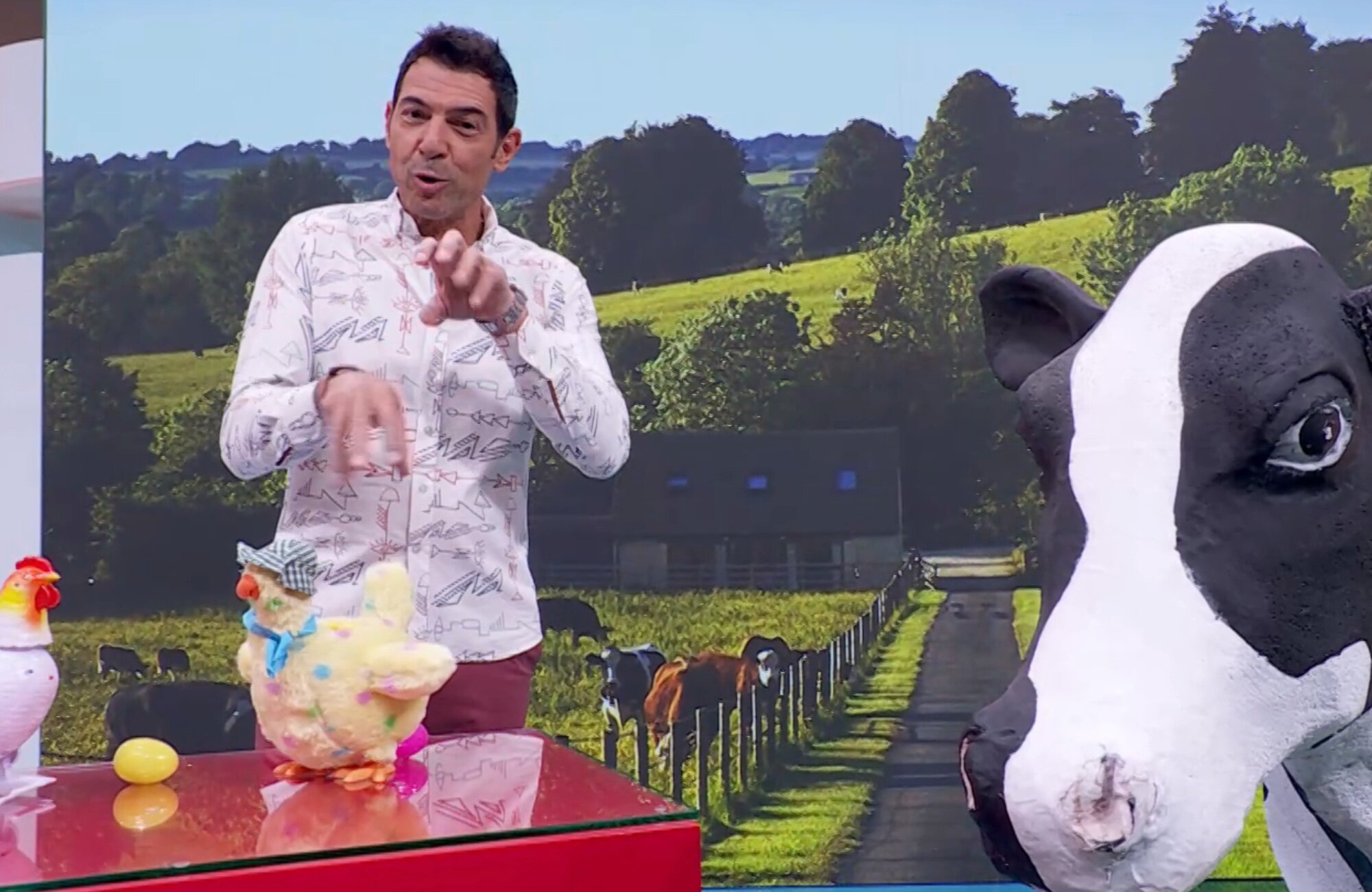 'Aquí la Tierra' lidera su franja con un 13,6%