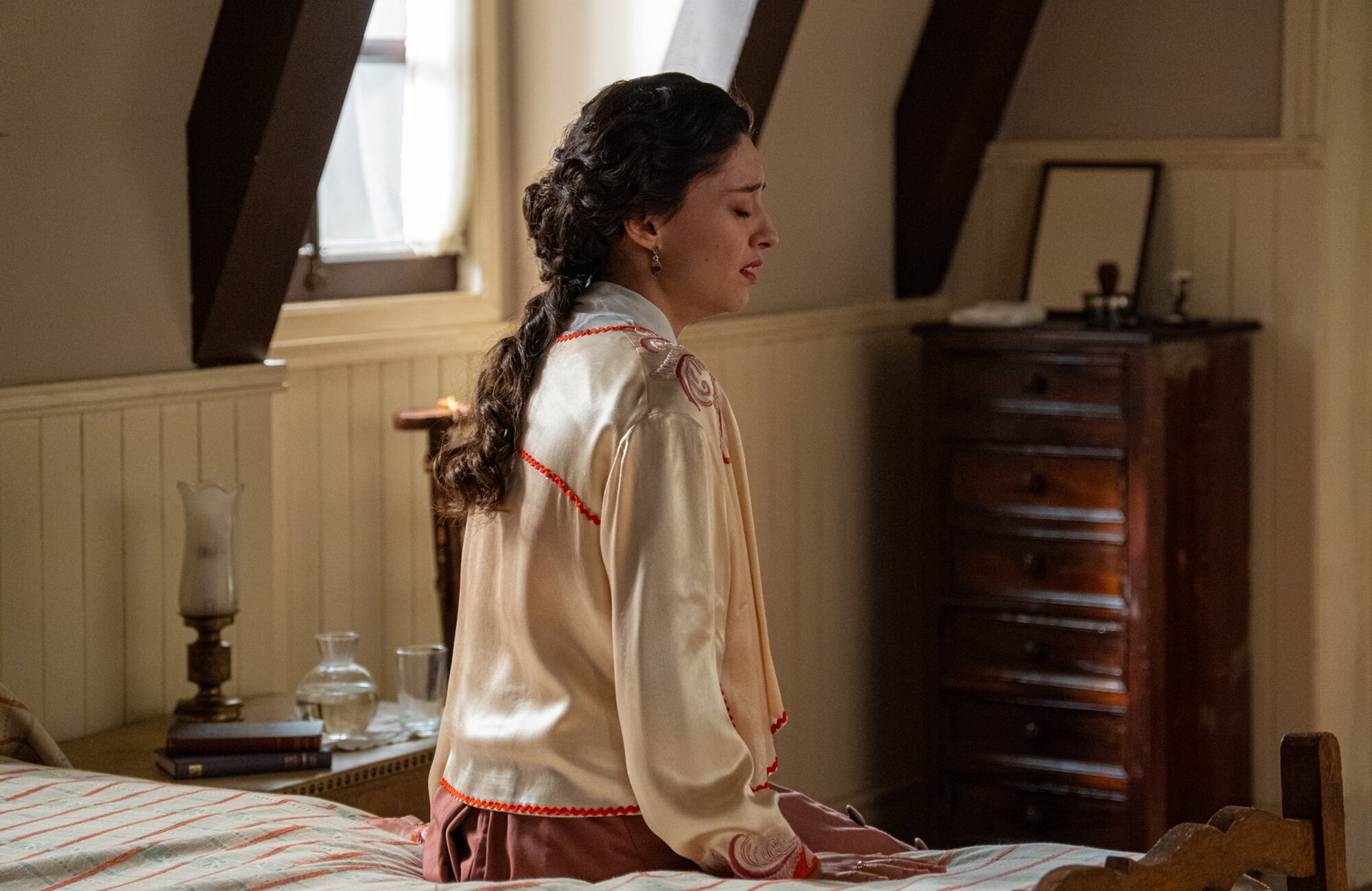 Ángela llora ante los planes de su madre en 'La promesa'