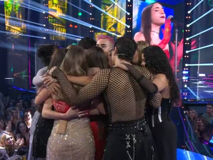 Los concursantes de 'OT 2025' abrazan a Judit en la gala 5
