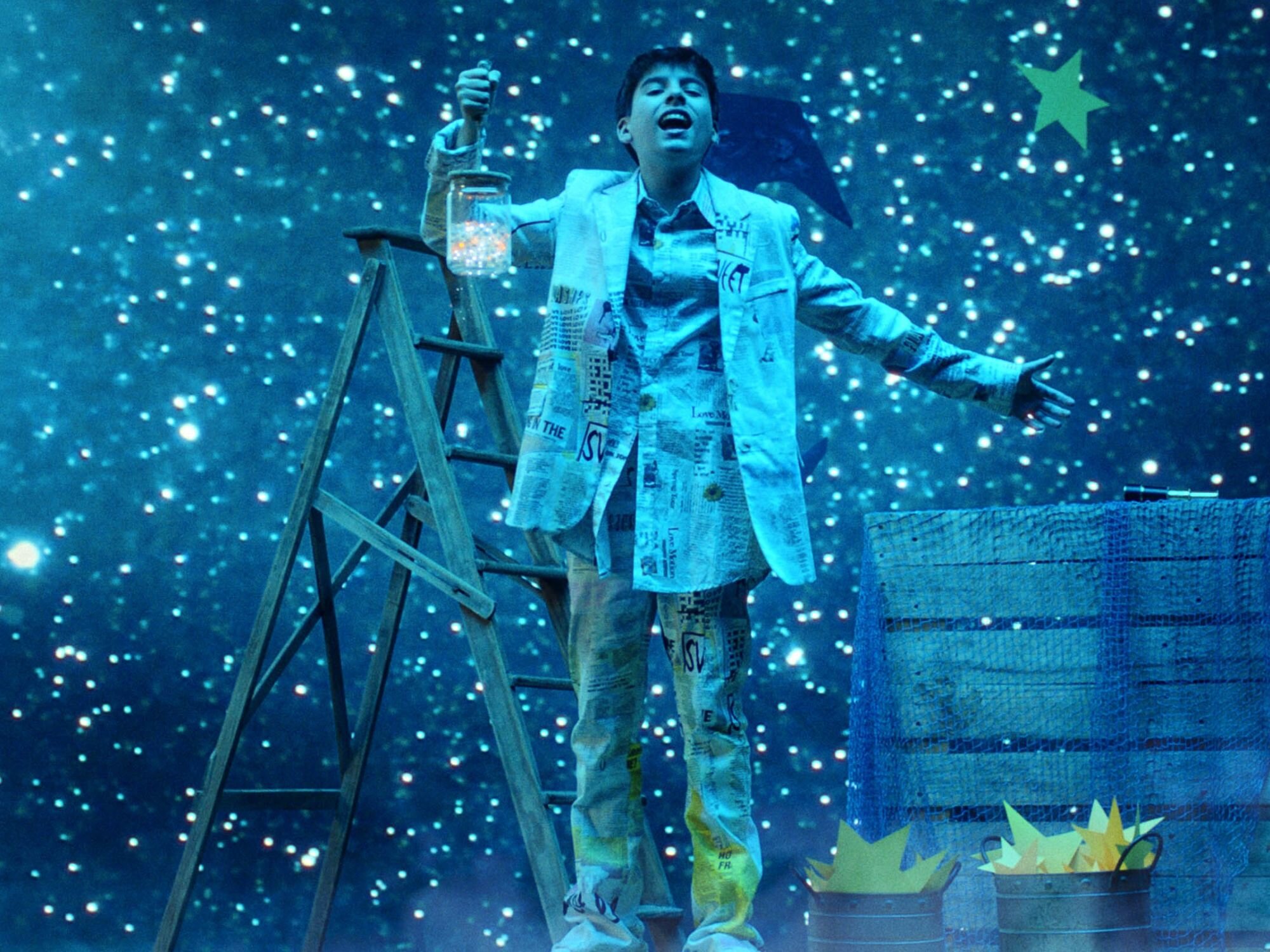 Gonzalo Pinillos en el videoclip de 'Érase una vez', canción de Eurovisión Junior 2025