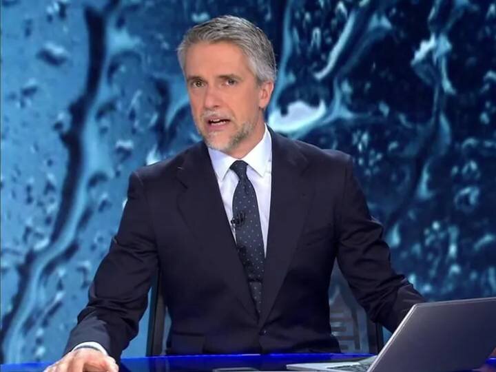 Carlos Franganillo en la edición nocturna de 'Informativos Telecinco'