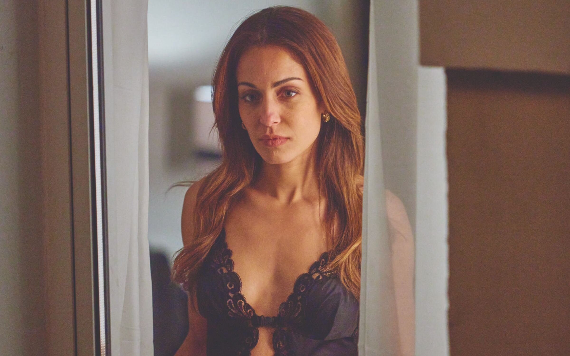 Hiba Abouk en el episodio de 'La Nuit de Eva' de 'Eva & Nicole'