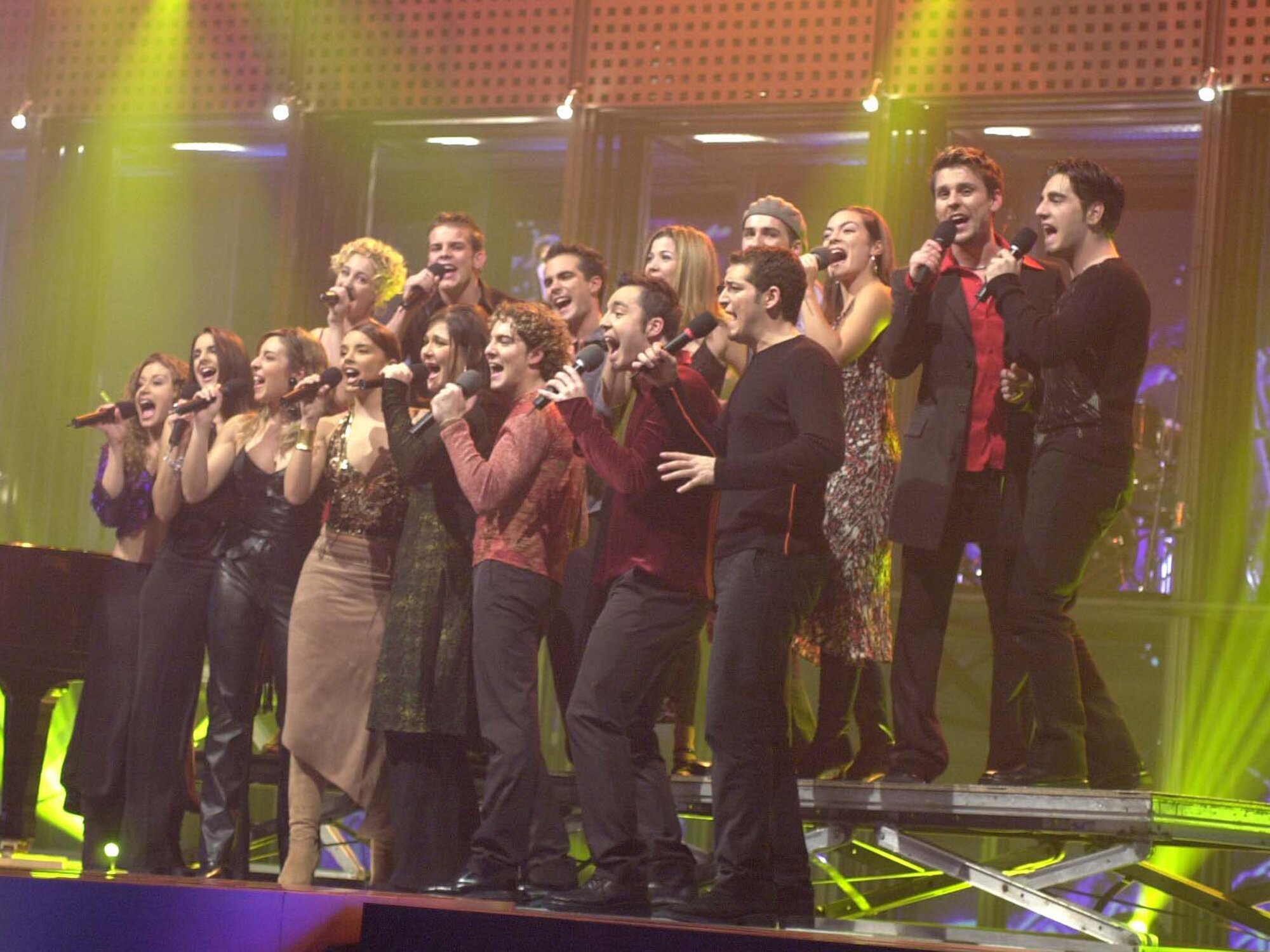 Los 16 integrantes de 'Operación Triunfo' cantan 'Mi música es tu voz'