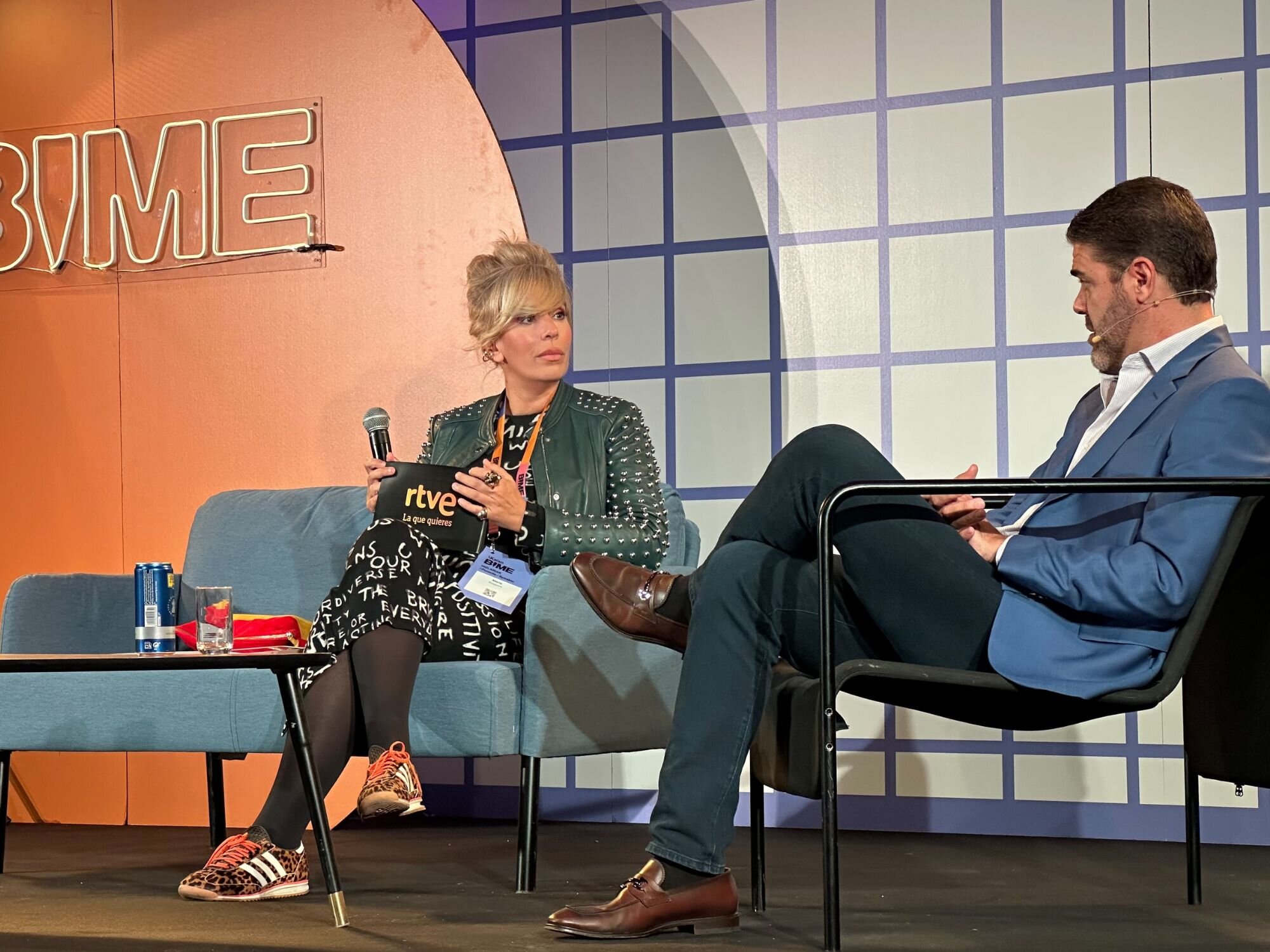 María Eizaguirre e Ignacio Meyer participando en una charla del BIME 2025