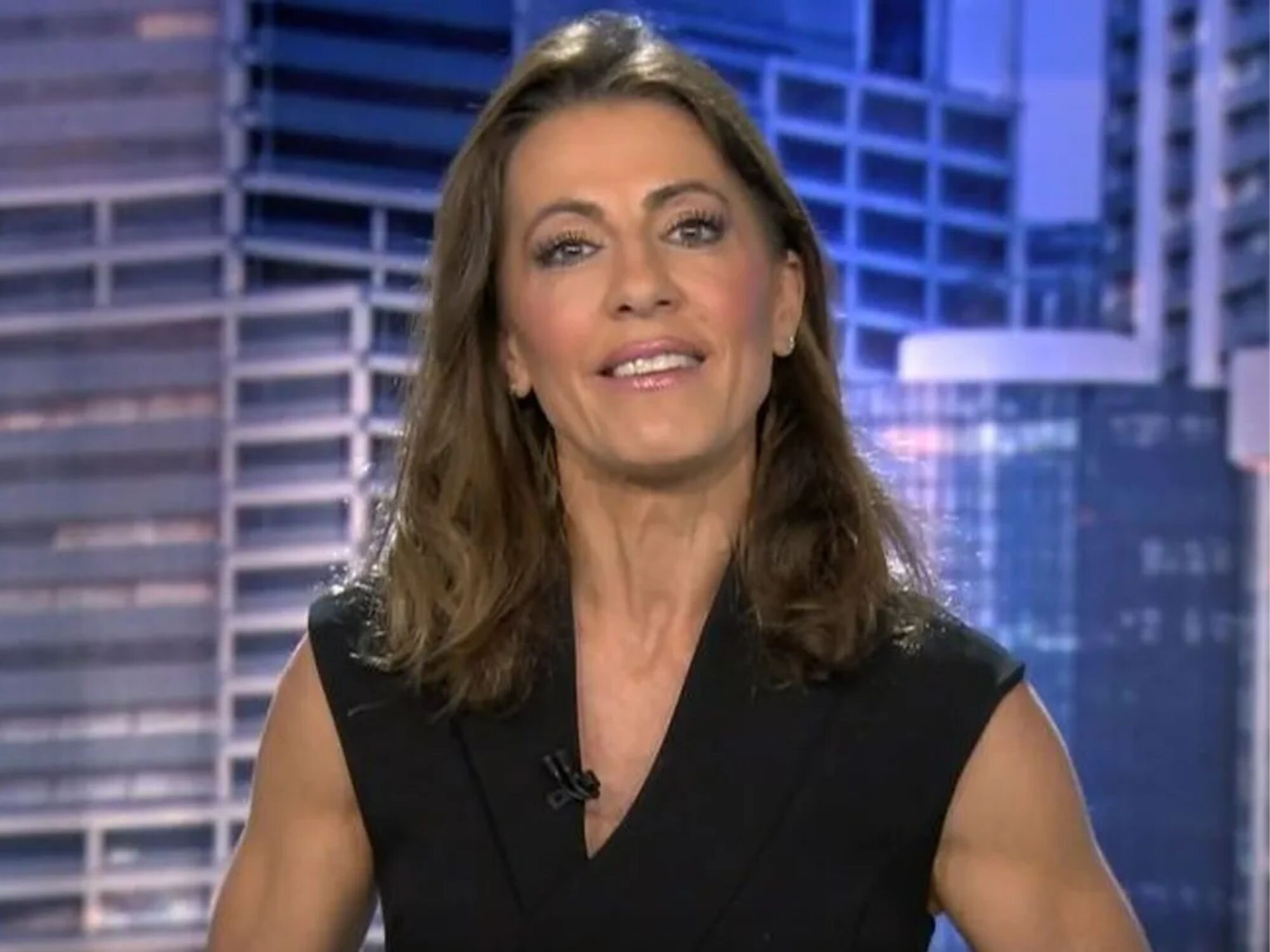 Ángeles Blanco presentando los Informativos de Telecinco