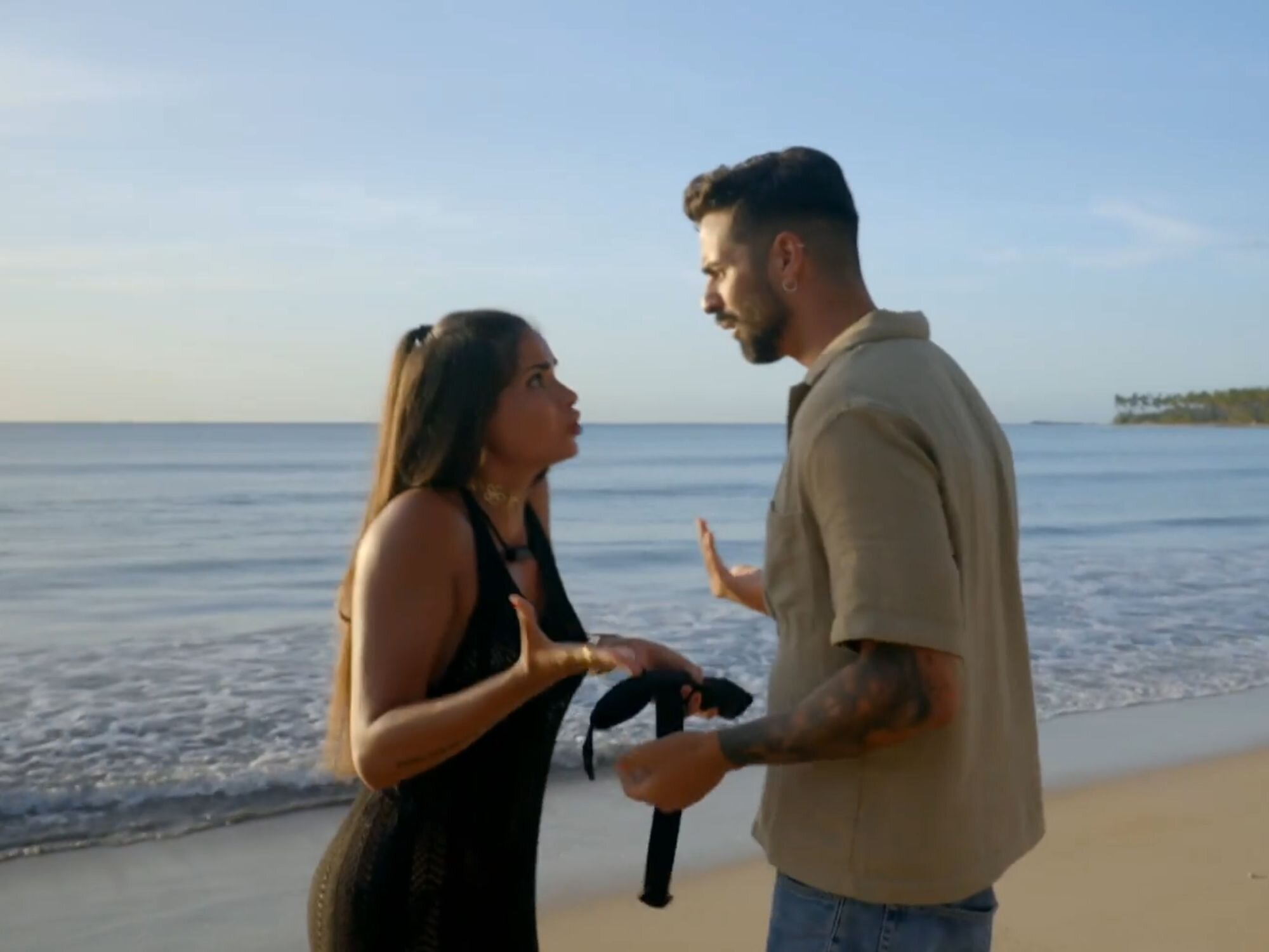 Nieves y Lorenzo saltándose las normas de 'La isla de las tentaciones'