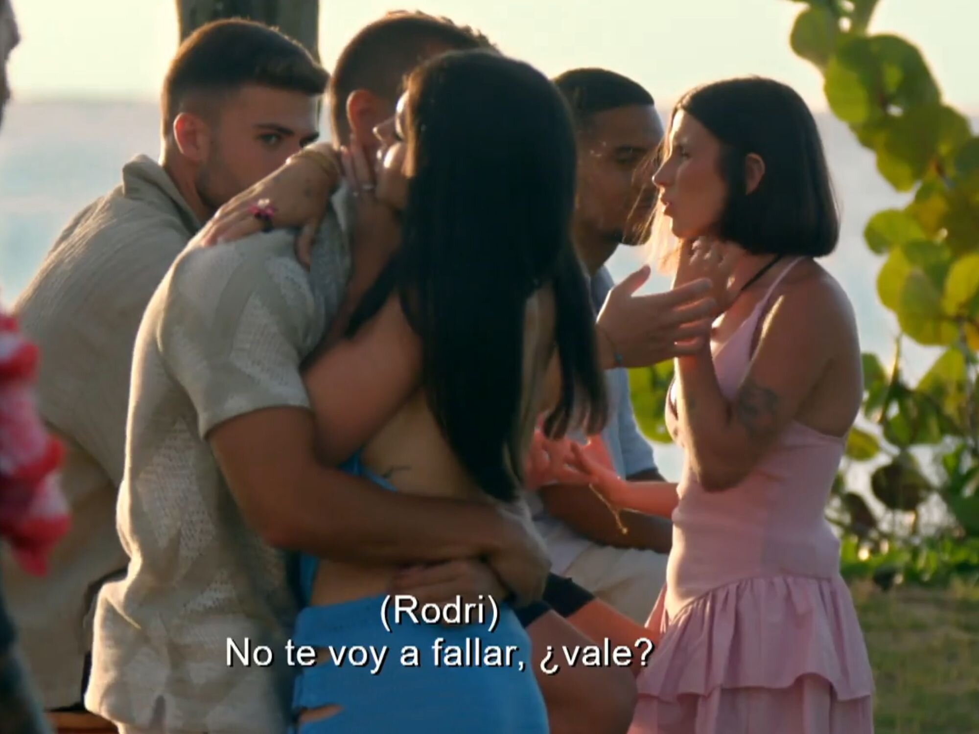 Sandra y Juanpi y Helena y Rodri incumpliendo las normas de 'La isla de las tentaciones'