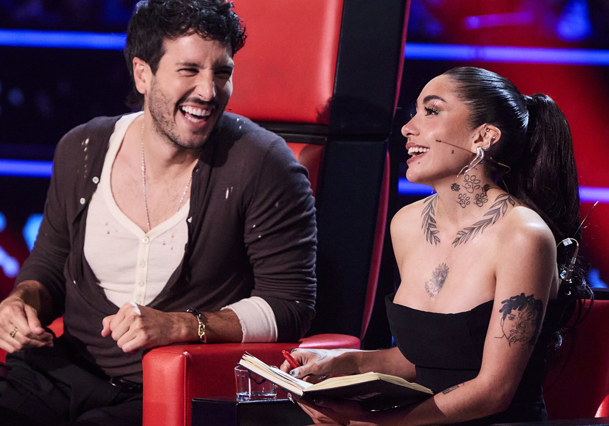 Sebastián Yatra y María Becerra en los Asaltos de 'La Voz'