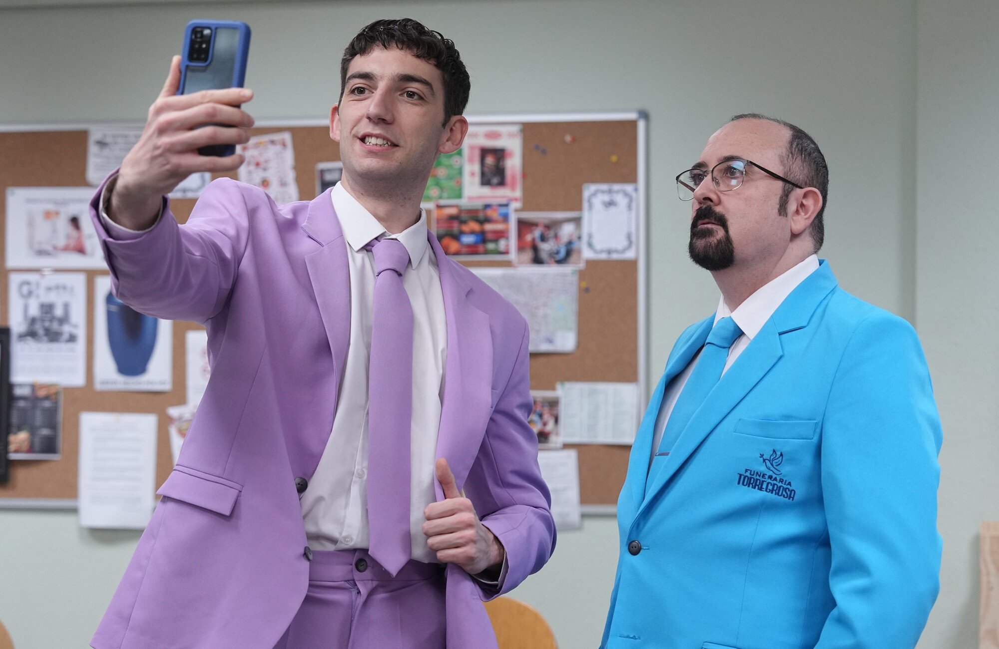 Roque Ruiz junto a Carlos Areces en 'Muertos S.L.'