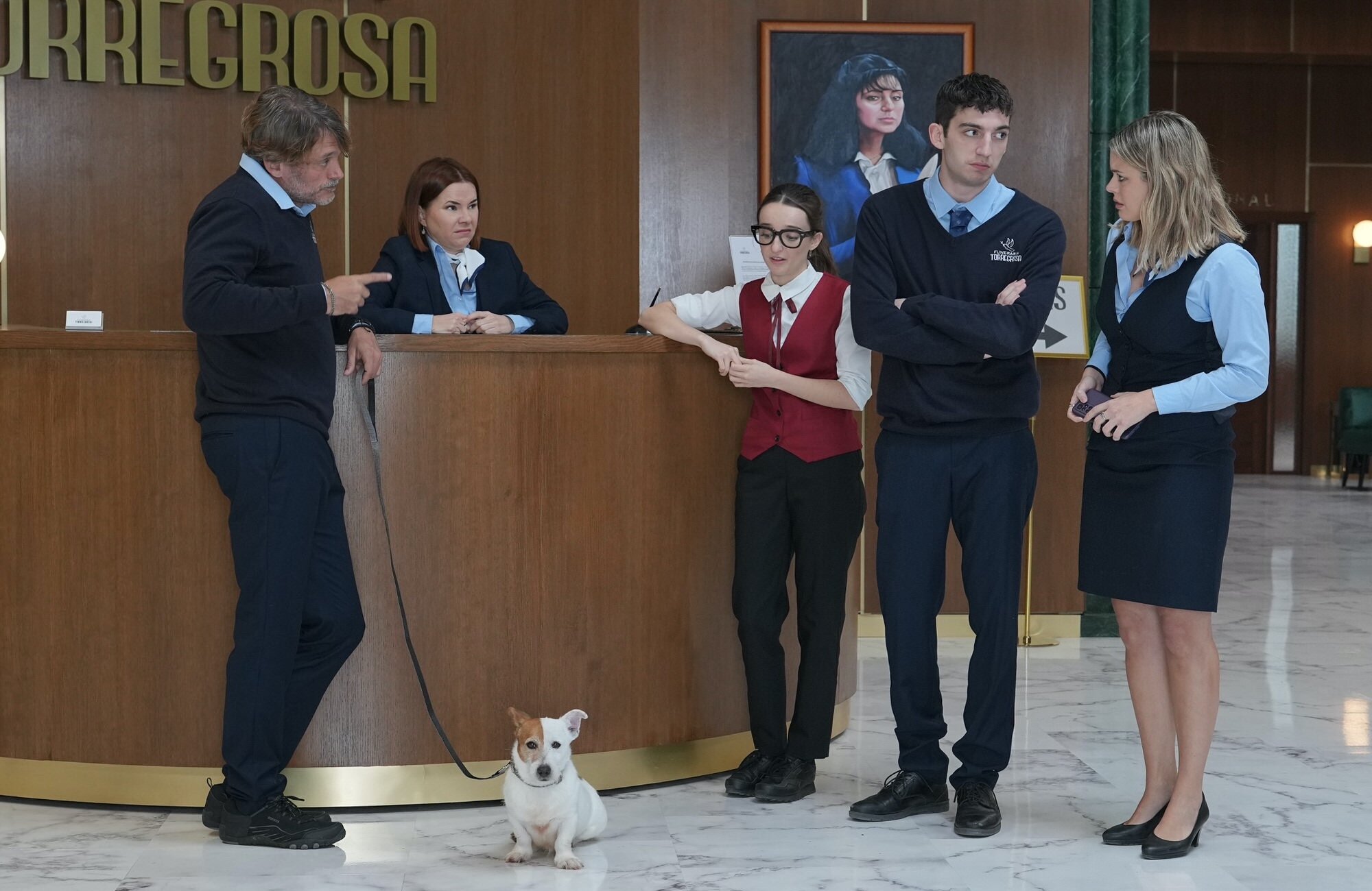 Parte del reparto de 'Muertos S.L.'