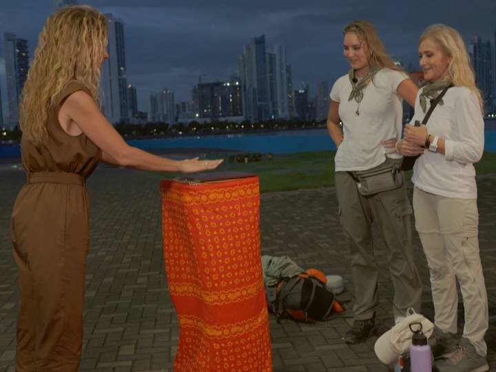 Alba Carrillo y Cristina Cifuentes, con Paula Vázquez, al finalizar su primera etapa en 'Hasta el fin del mundo'