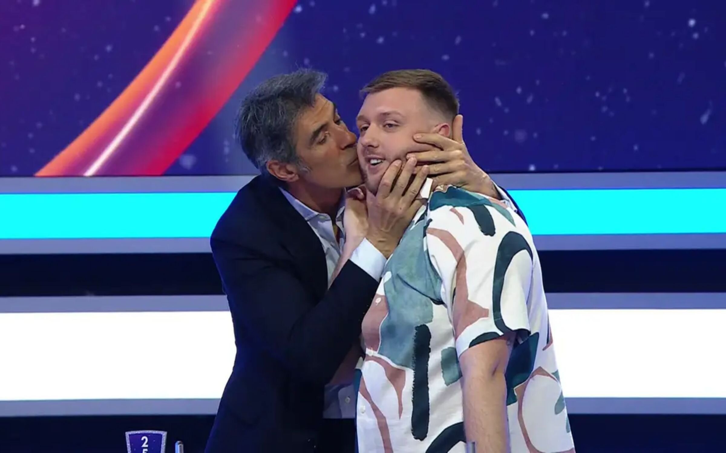 Jorge Fernández junto a Fernando en 'La ruleta de la suerte noche'</p><p>