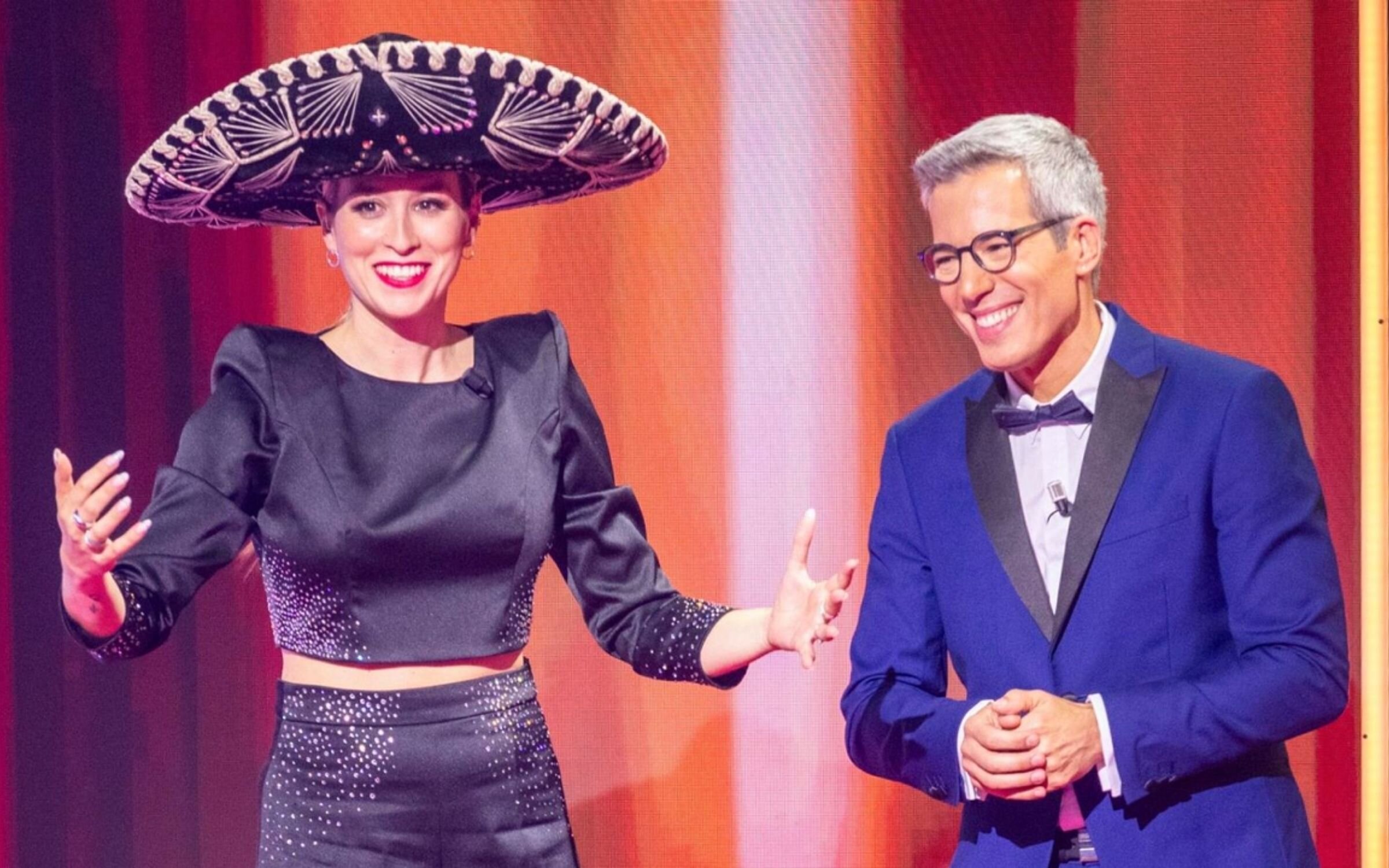 Eva Soriano y Oriol Nolis, presentando la gala de nochevieja de 2025 en RTVE