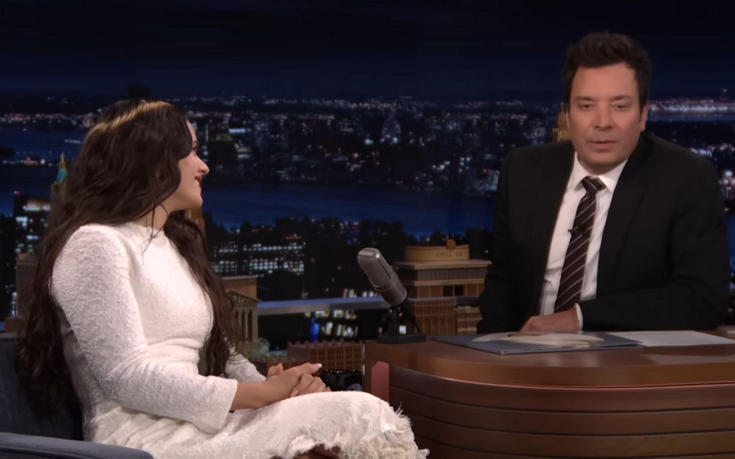Rosalía y Jimmy Fallon en 'The Tonight Show'