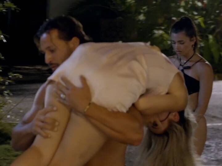 Uno de los solteros devuelve a Claudia a su villa en 'La isla de las tentaciones 9'